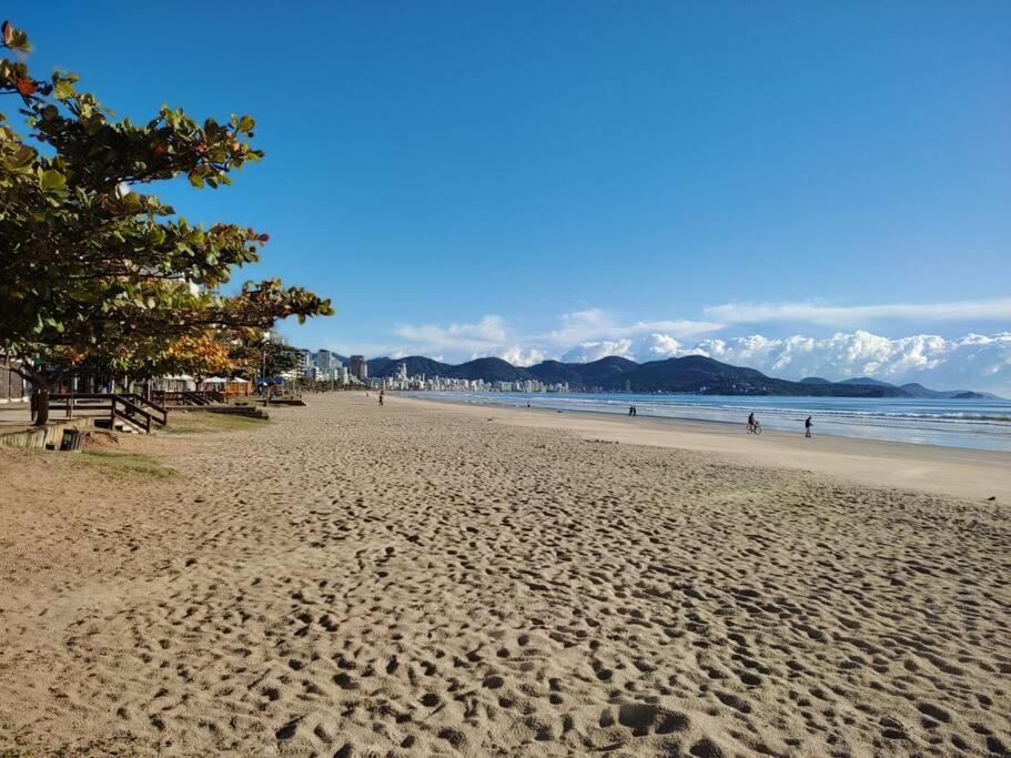 Casa nova no Booking, no coração da Meia Praia.