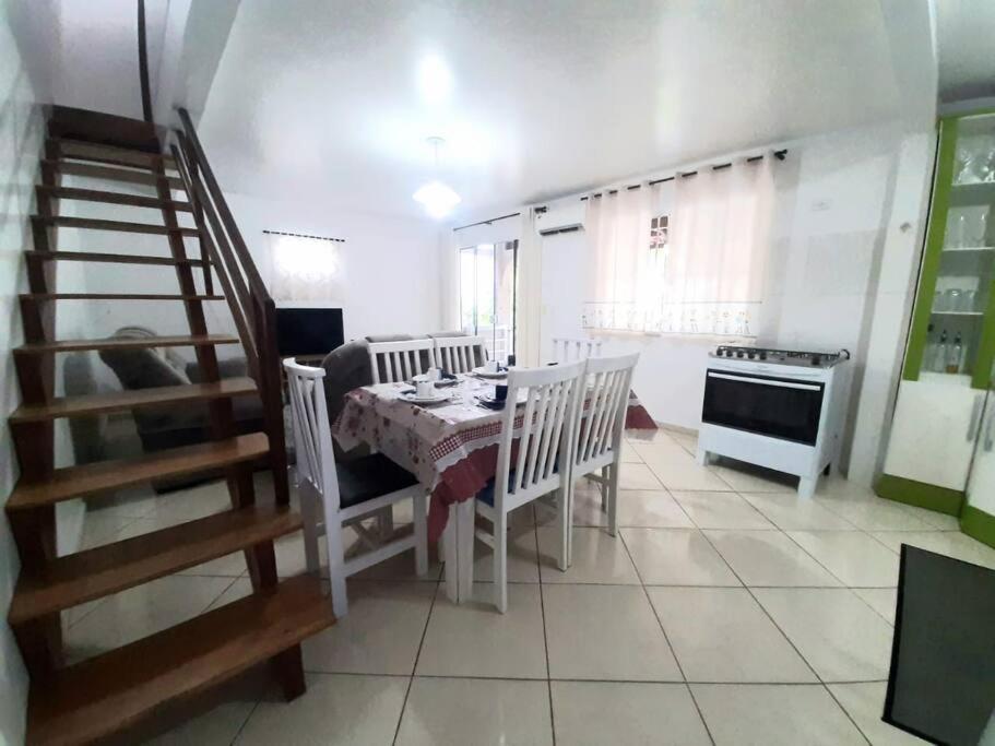 Casa nova no Booking, no coração da Meia Praia.