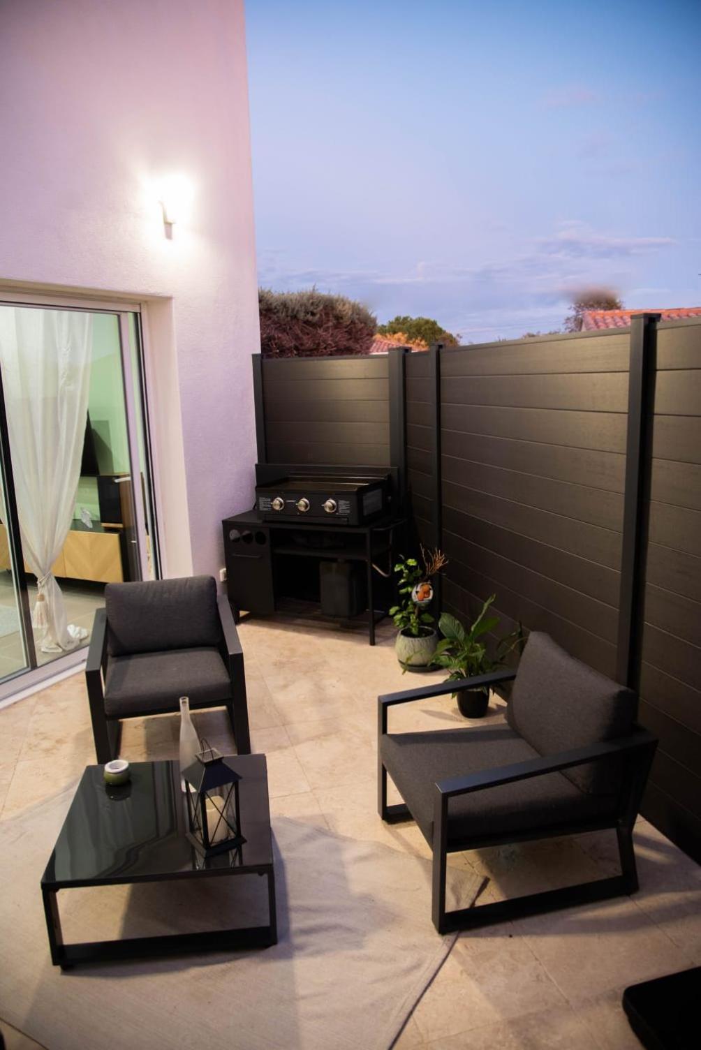 Les brézines Piscine, Terrasse & Boules