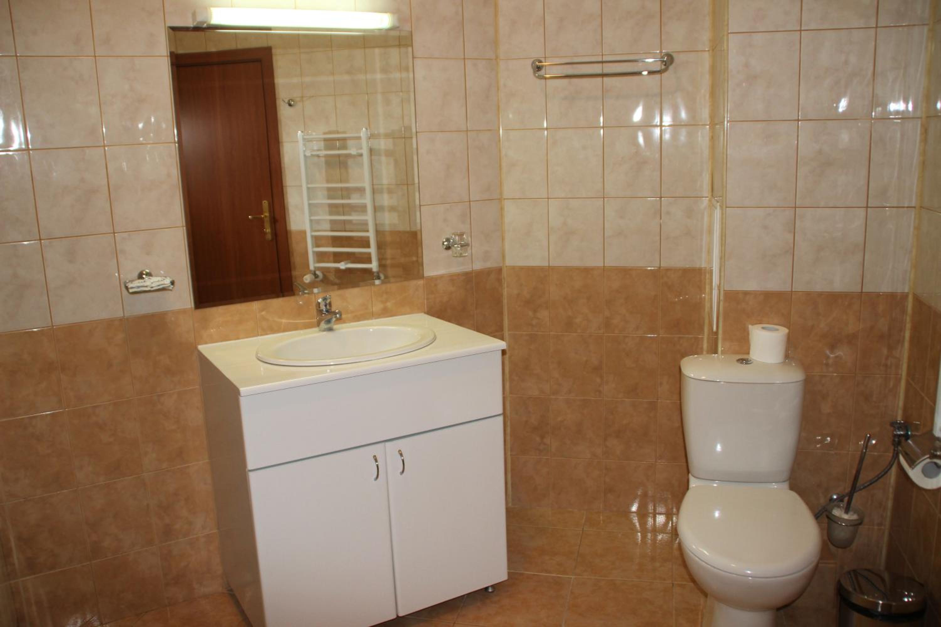 Charming one bed apartment 423 in main Flora building view 2
