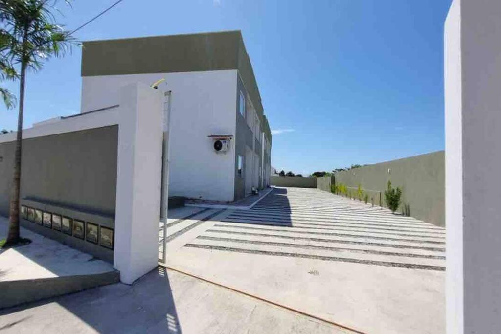 Apto térreo 2Q condomínio c/ piscina, churrasqueira e garagem - a apenas 1km da Axé Moi