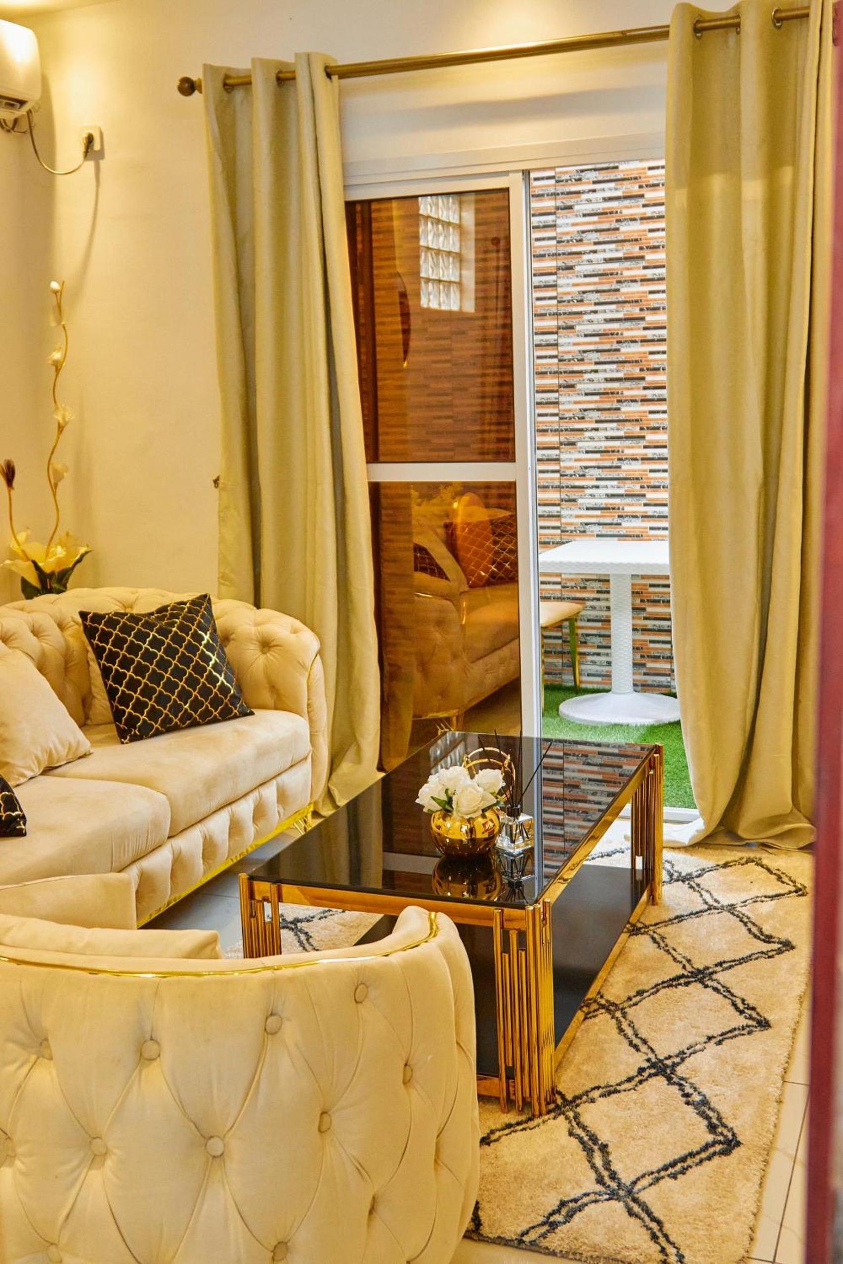 Magnifique Appartement Meublé 1 Chambre, Cuisine, Salon, 2 Toilets - Douala Logpom