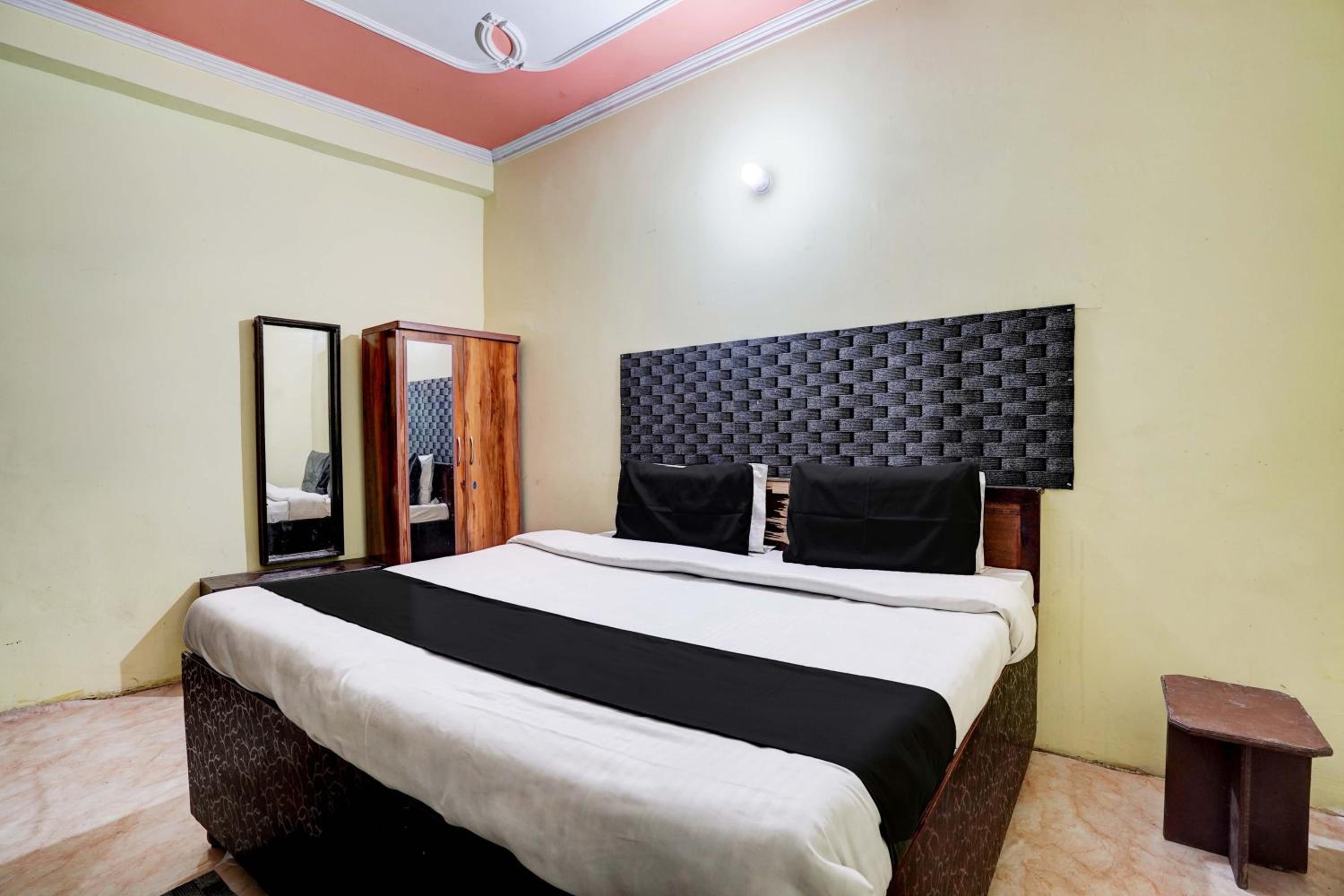 Hotel O Preet Hotel & Restaurant view 4