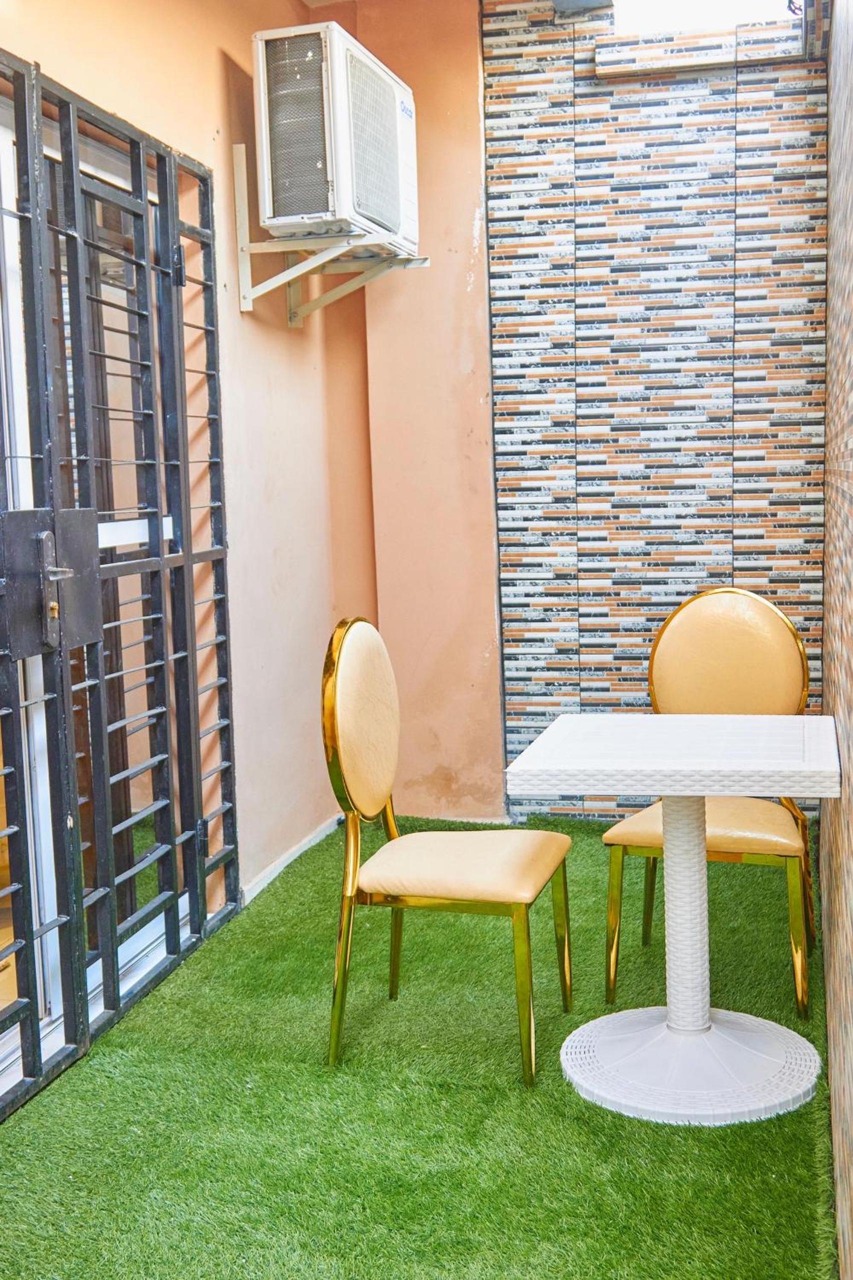 Magnifique Appartement Meublé 1 Chambre, Cuisine, Salon, 2 Toilets - Douala Logpom