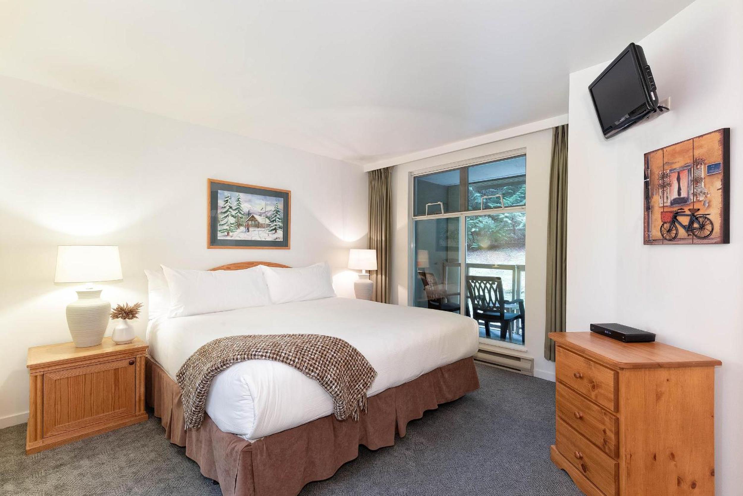 Woodrun Lodge 214 | Ski-in-Ski-Out Condo, Heated Pool, Hot Tub, Gym
