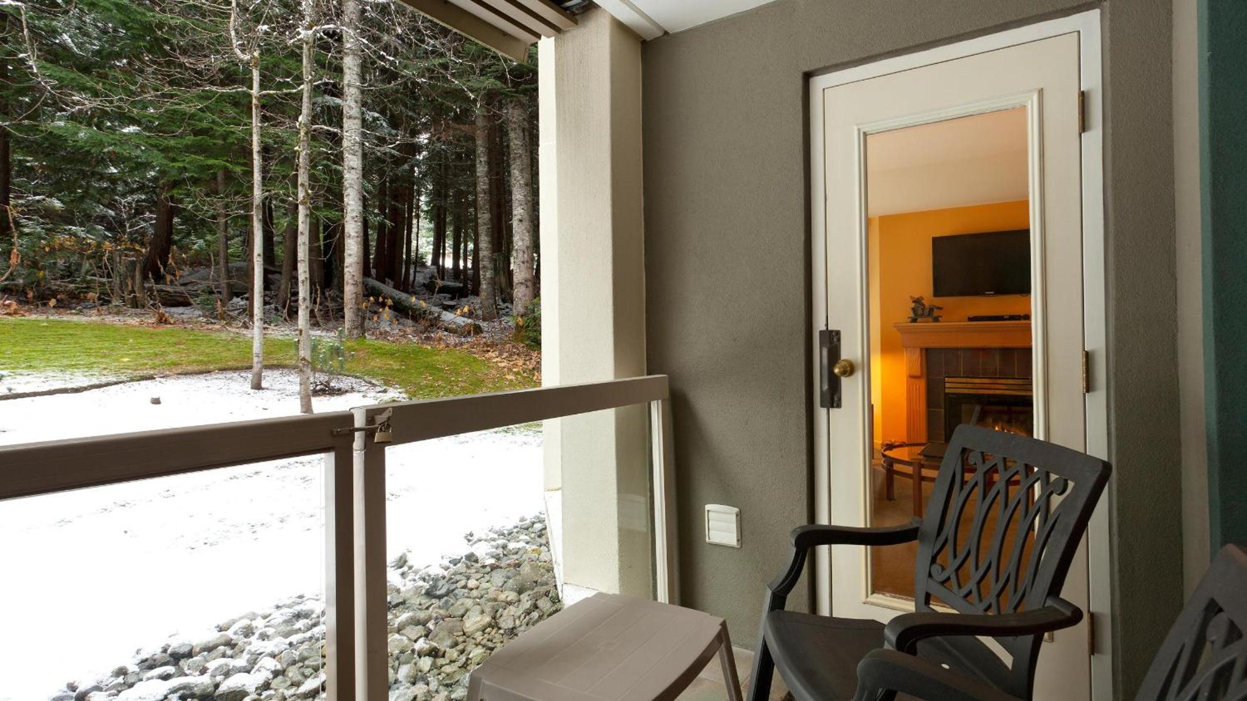 Woodrun Lodge 214 | Ski-in-Ski-Out Condo, Heated Pool, Hot Tub, Gym