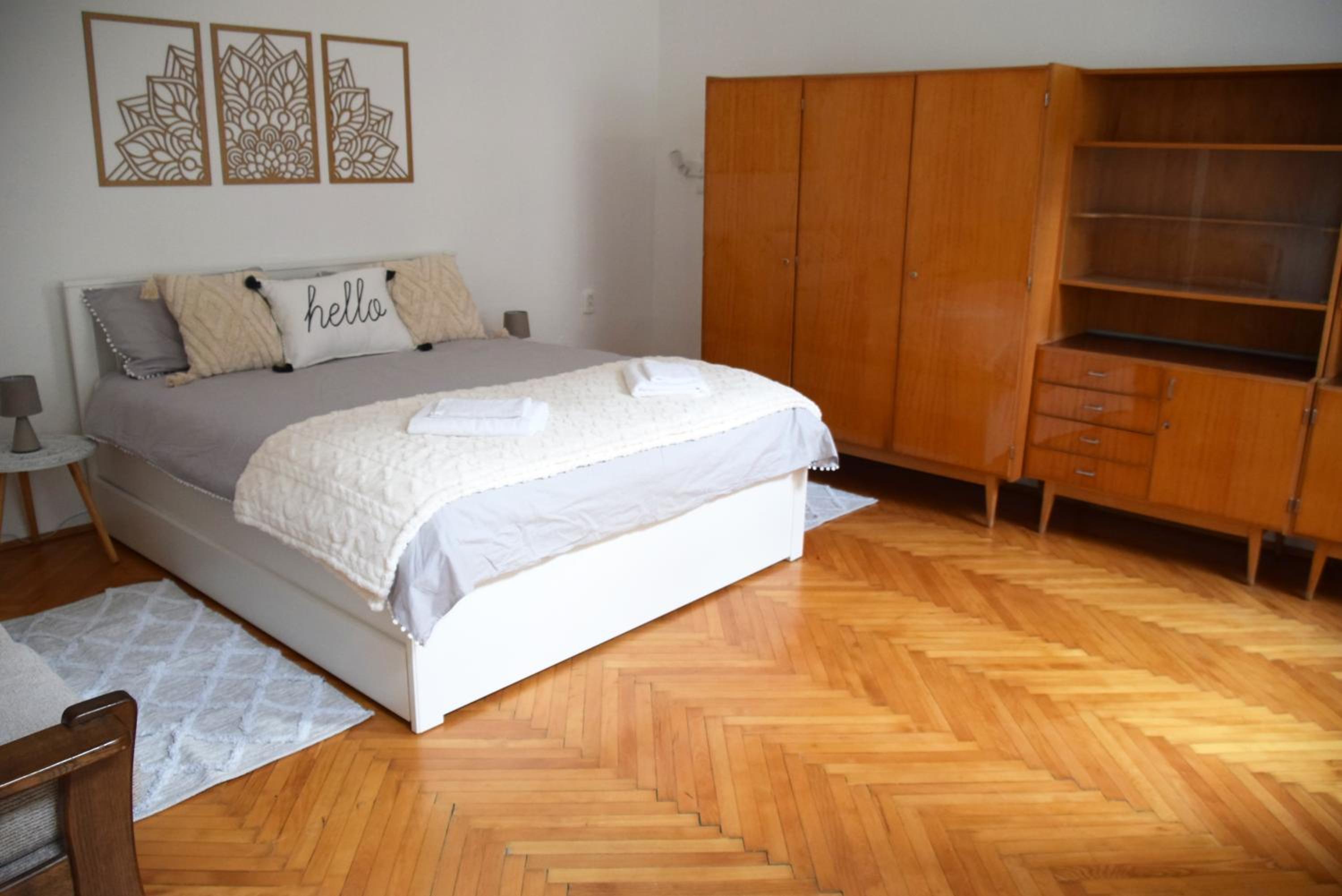 Hi!5 spacious apartment Budapest Palotanegyed view 4