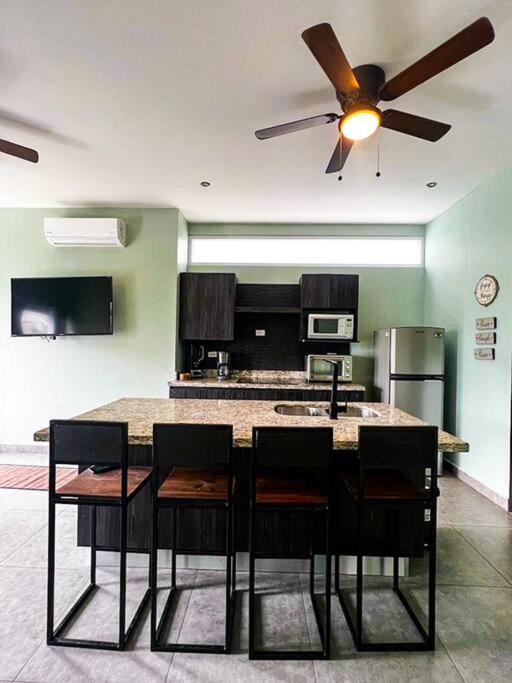 Modern & convenient condo in Jaco downtown