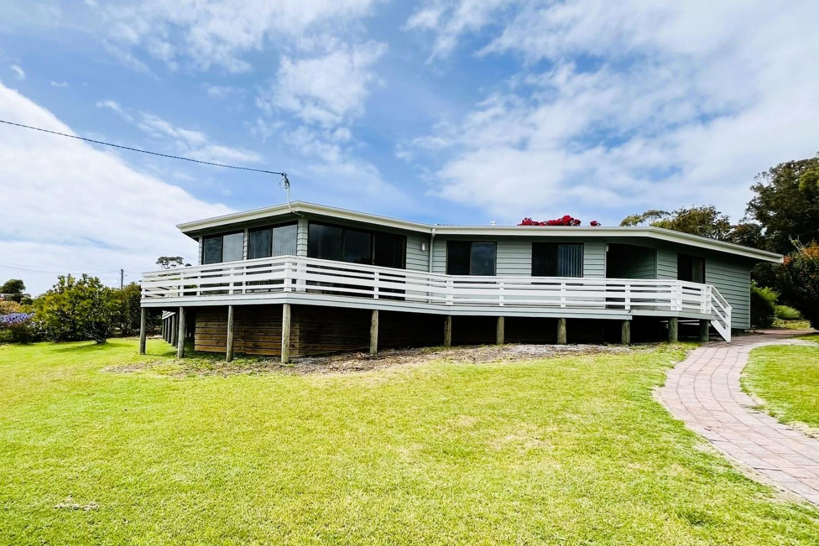 HEXAGON BEACH HOUSE Binalong Bay of Fires Views