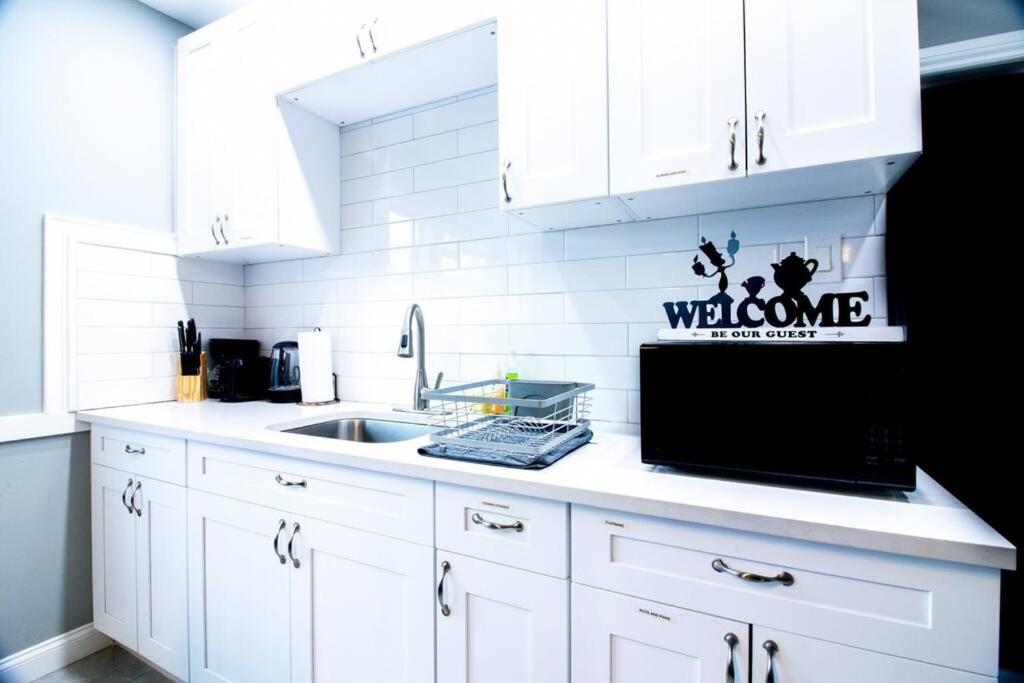 Quaint 3BR, 1 Bath near the falls view 4