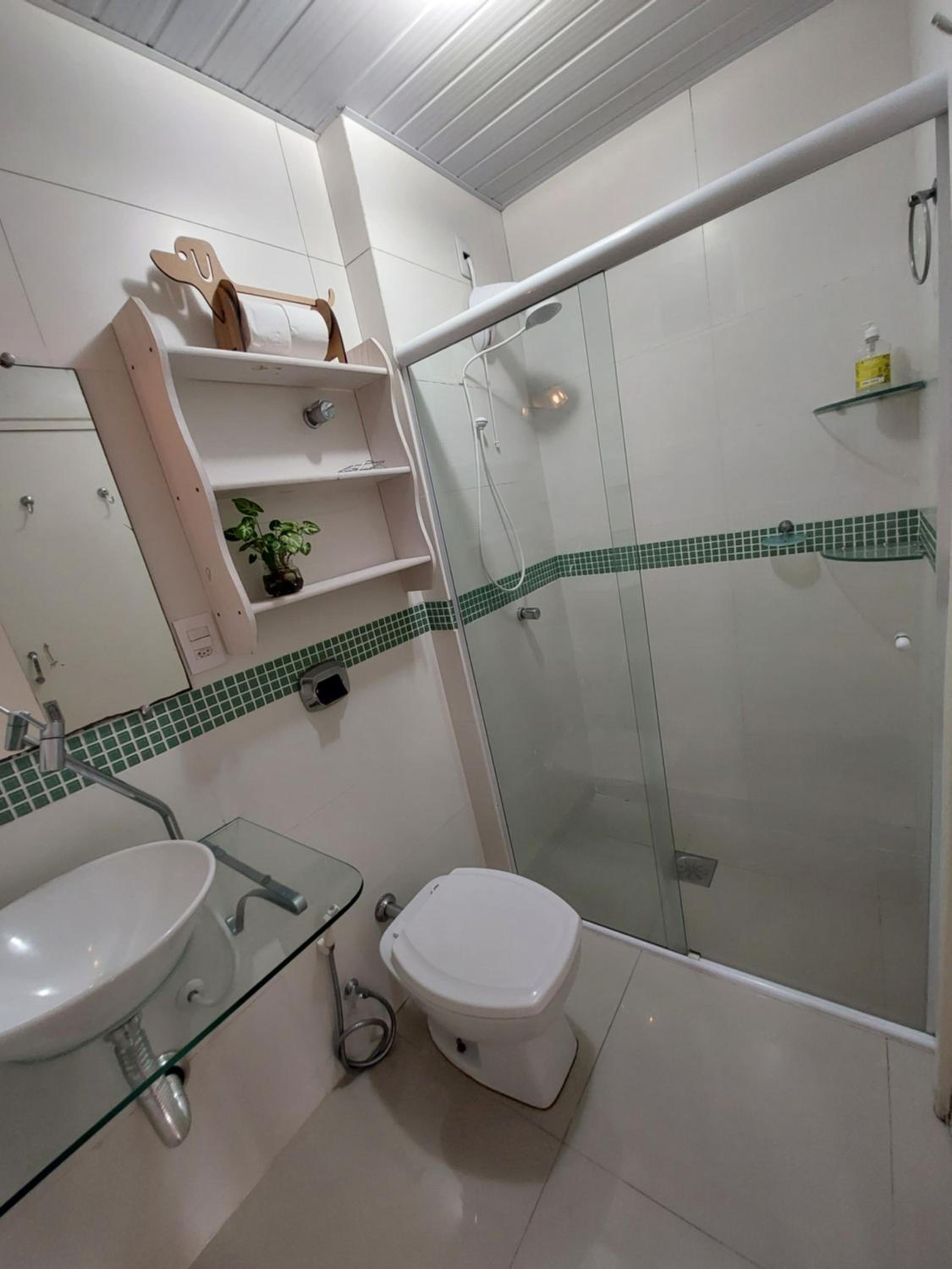 Melhor custo benefício no centro 4 pessoas, 2Q, ar, garagem, cozinha completa