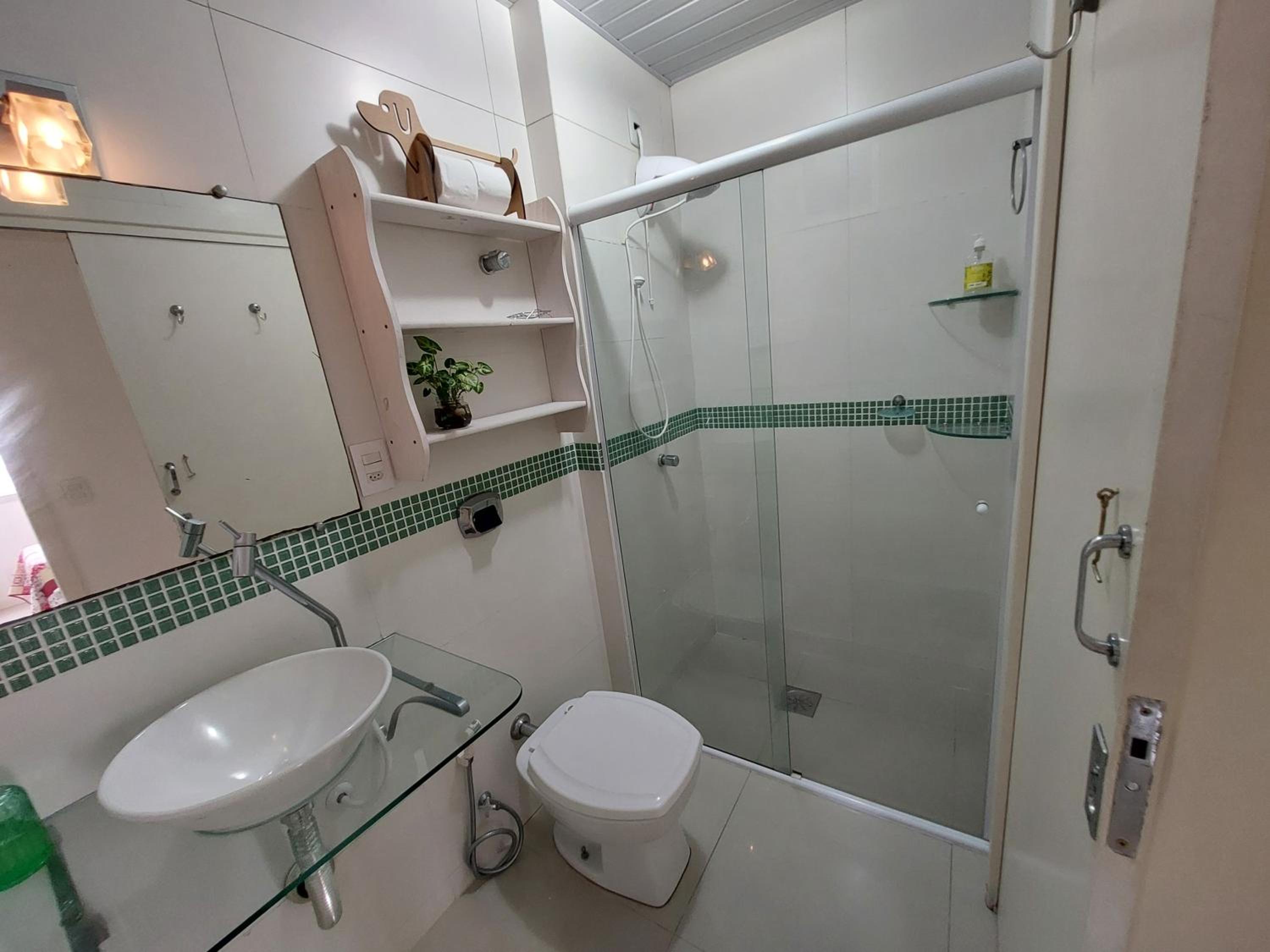 Melhor custo benefício no centro 4 pessoas, 2Q, ar, garagem, cozinha completa