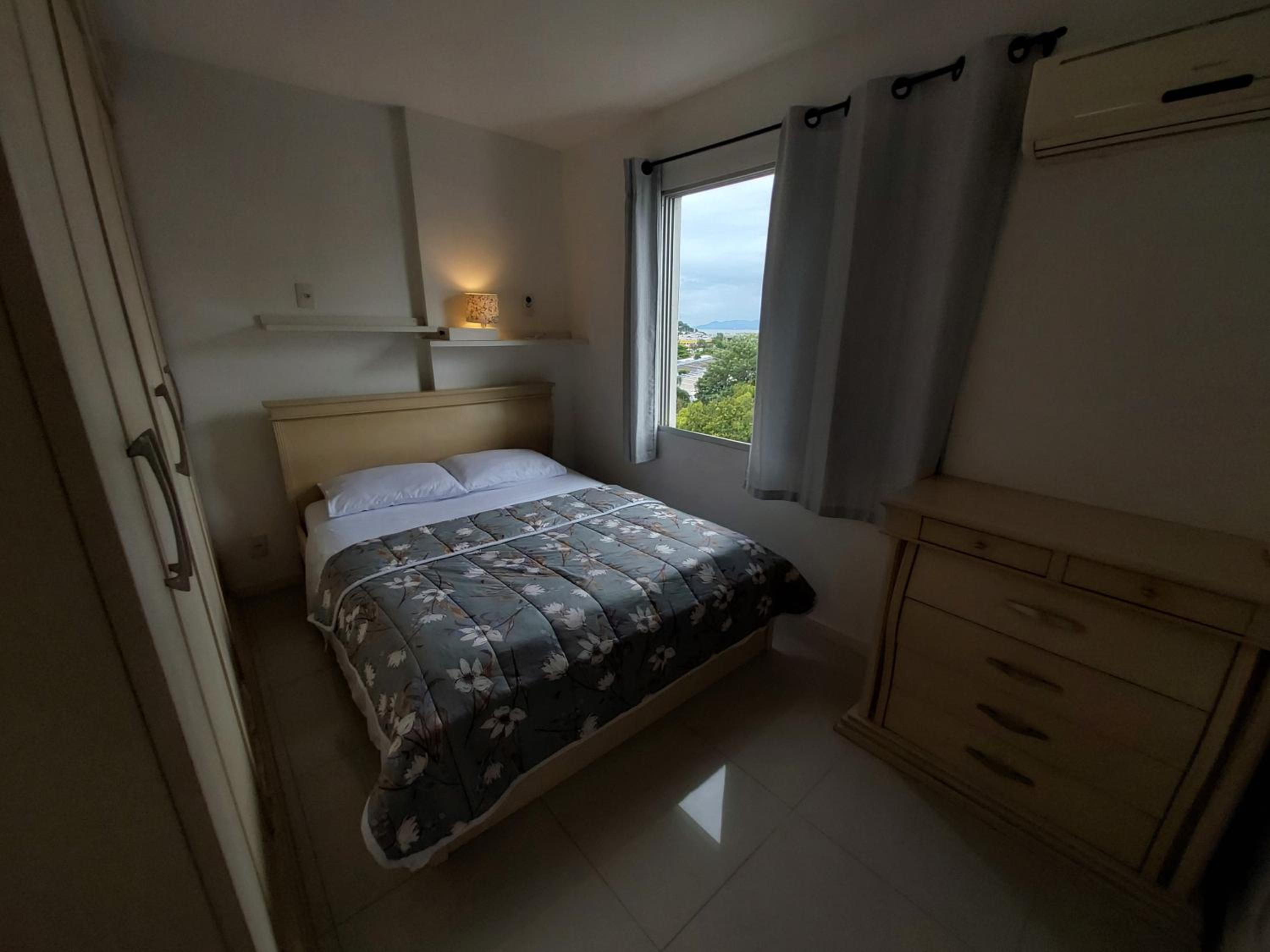 Melhor custo benefício no centro 4 pessoas, 2Q, ar, garagem, cozinha completa