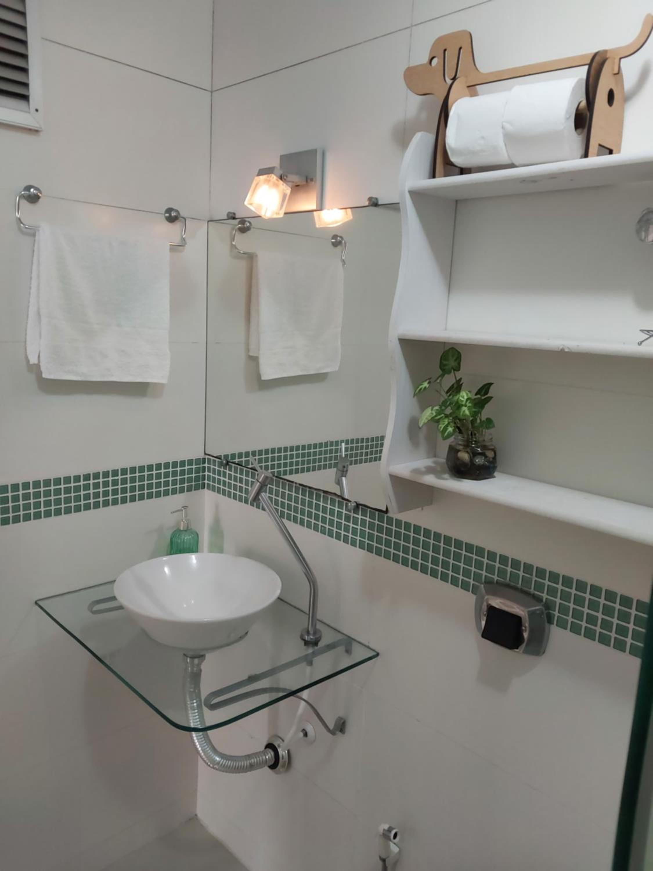 Melhor custo benefício no centro 4 pessoas, 2Q, ar, garagem, cozinha completa
