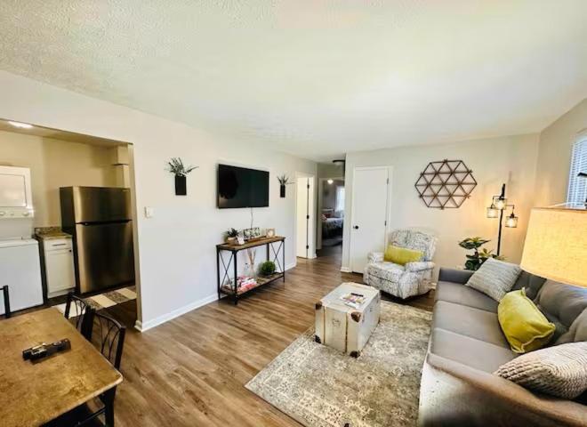 Walnut Apartments