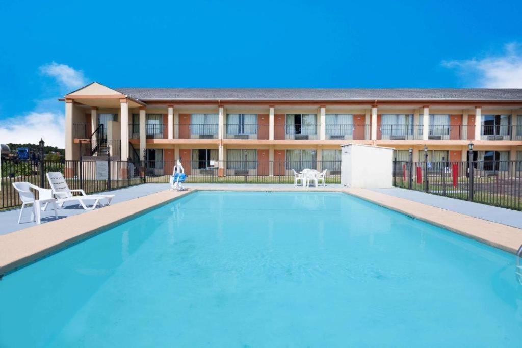 Longview Vacations - Arya Inn Extended Stay - Property Image 4
