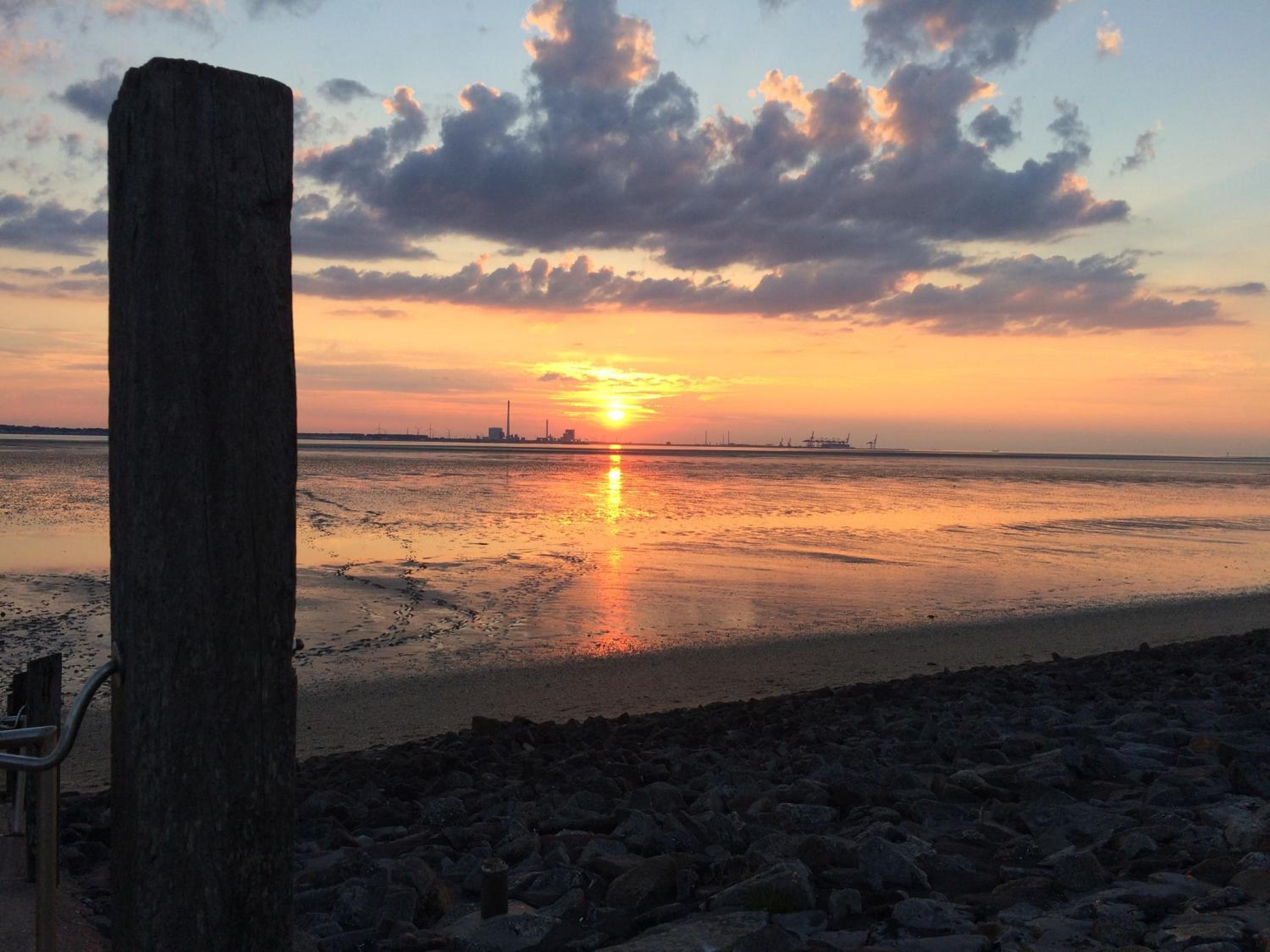 Urlaub beim Käptn! Freistehendes Premium Nordsee-Ferienhaus mit Fahrrädern, Stellplatz und Garten, 150m zur Nordsee