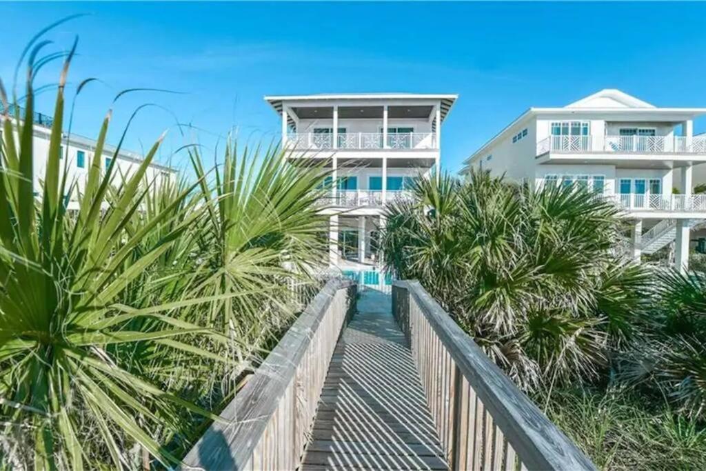 Luxury Beach House On The White Sands of The Gulf of Mexico
