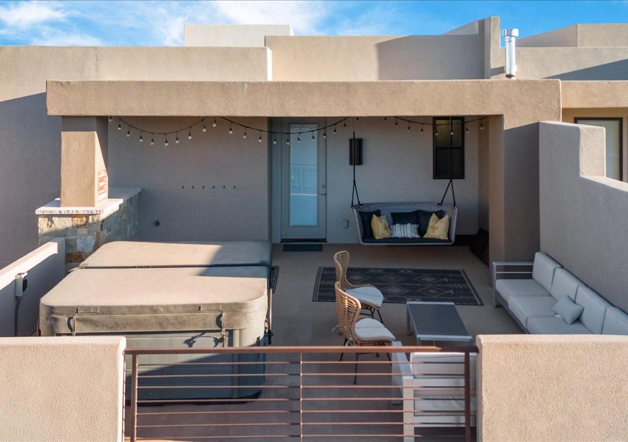 Sunny Fiesta Bungalow Rooftop Spa view 4