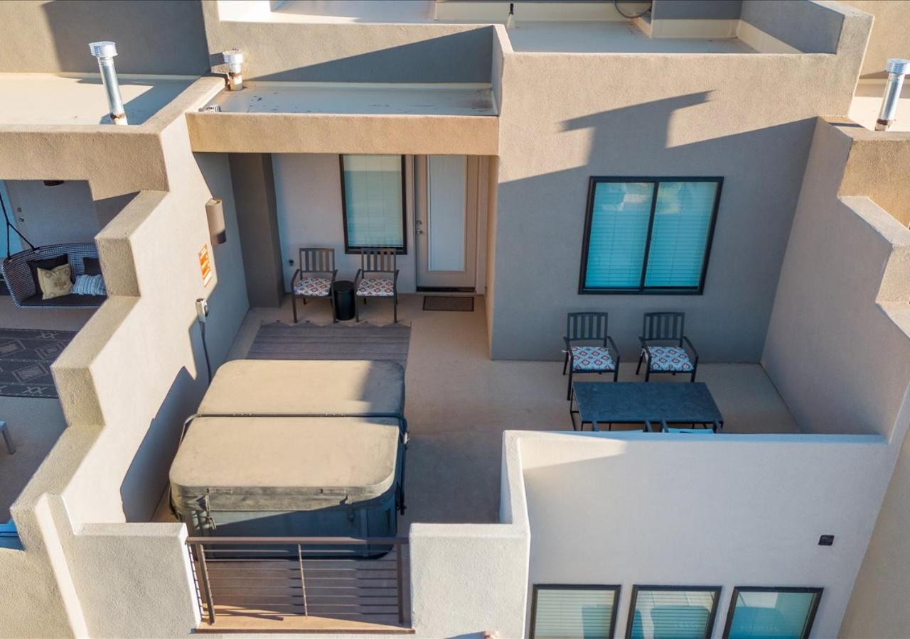 Sunny Fiesta Bungalow Rooftop Spa view 5