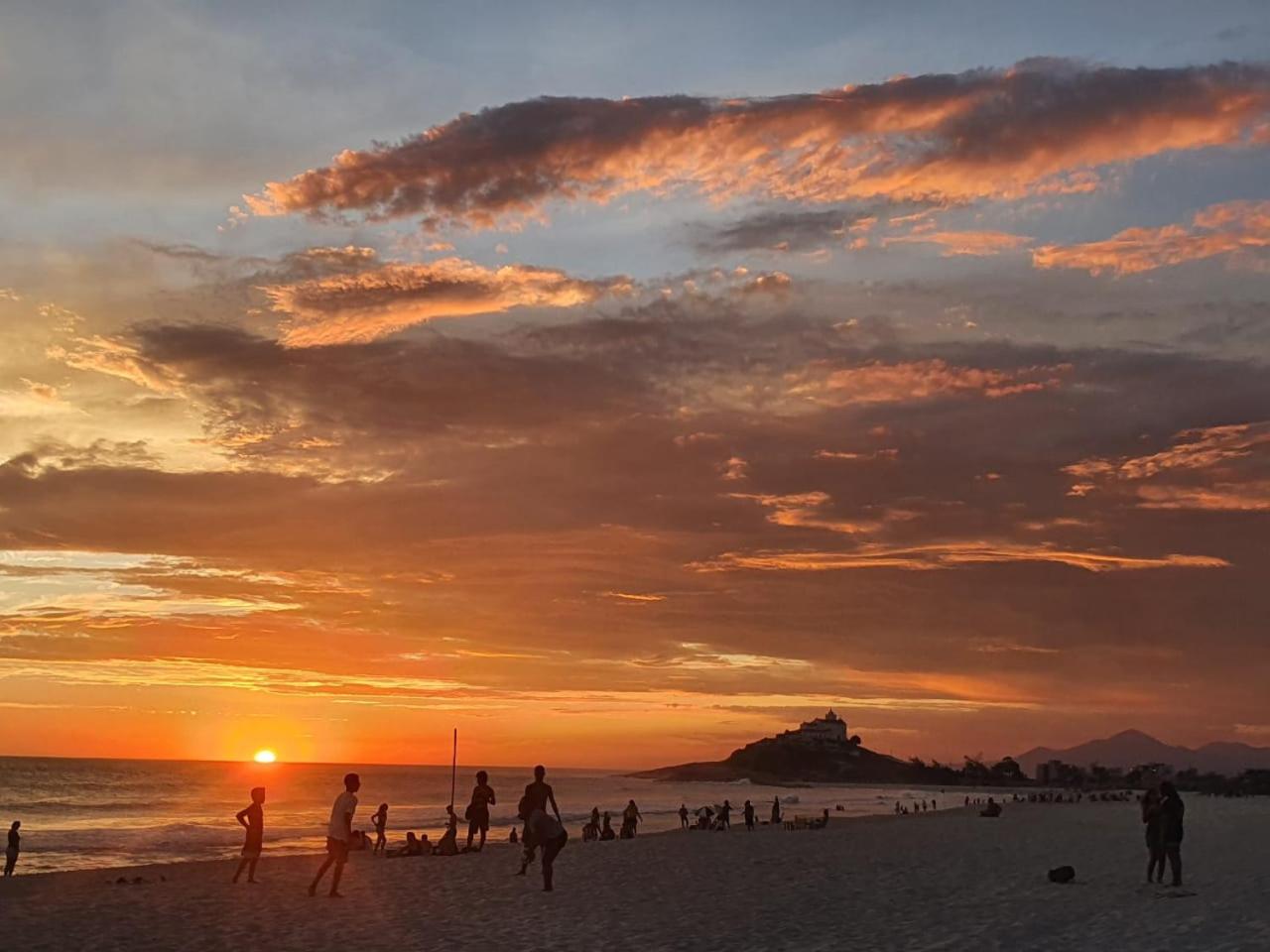 Apartamento de frente para a praia de Itaúna Saquarema