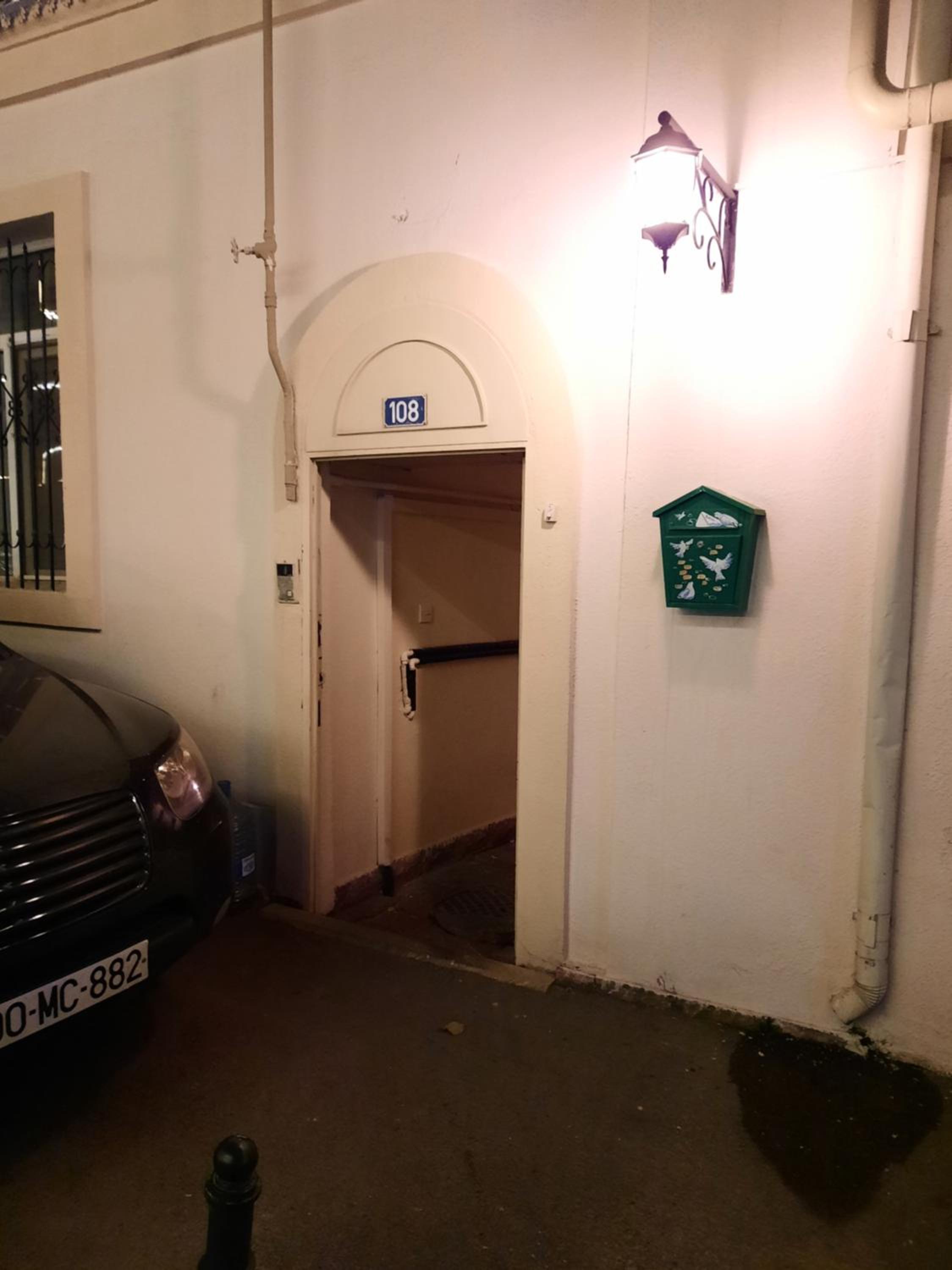 Spacious Apartment in Center, near Nizami st, Fountain Square and Sahil Metro Station