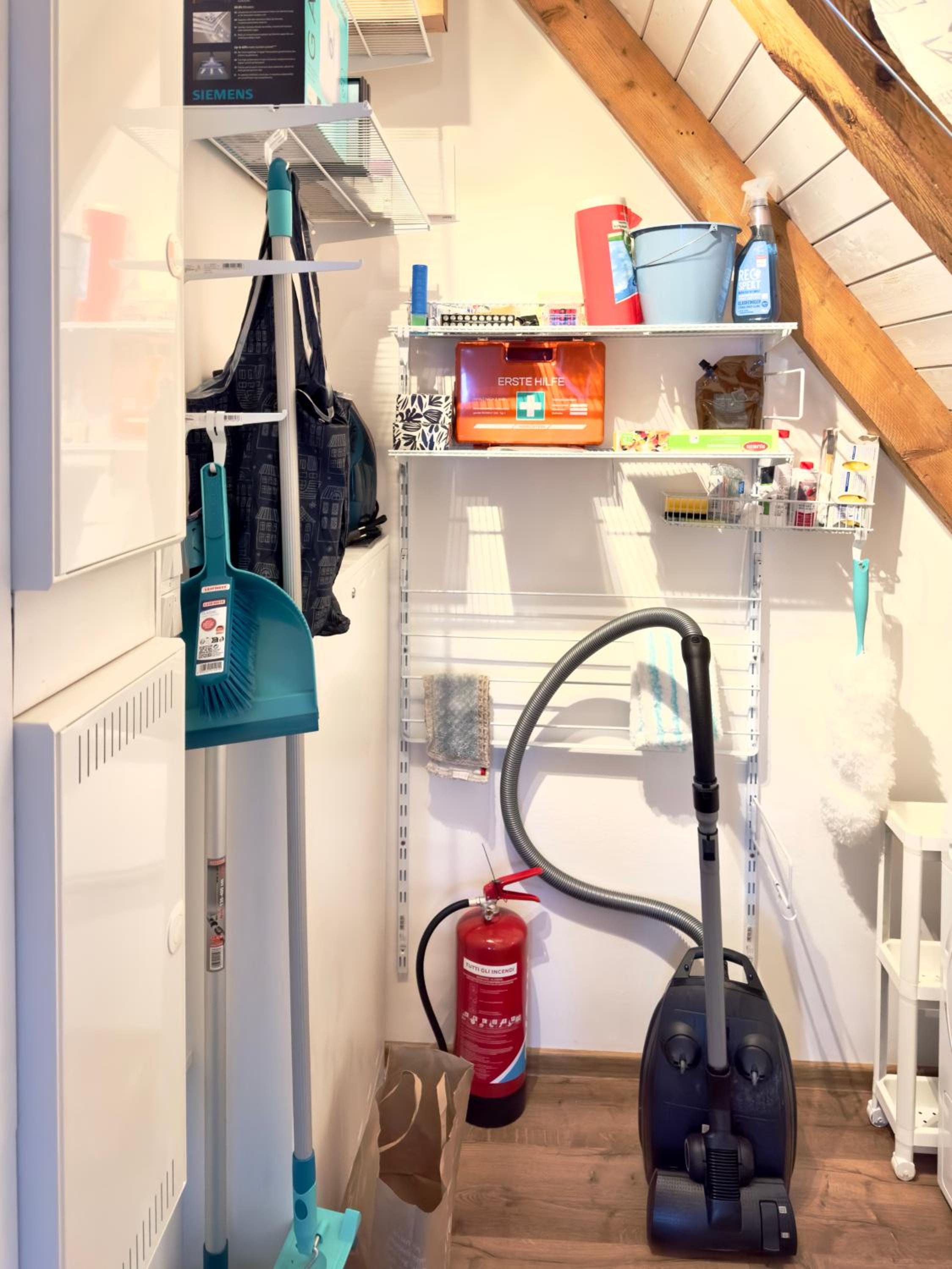 Traumhafte Ferienwohnung am Park, großer Balkon, voll ausgestattete Küche, Schreibtisch, WiFi, Smart TV, Carport, Wallbox, Fahrräder