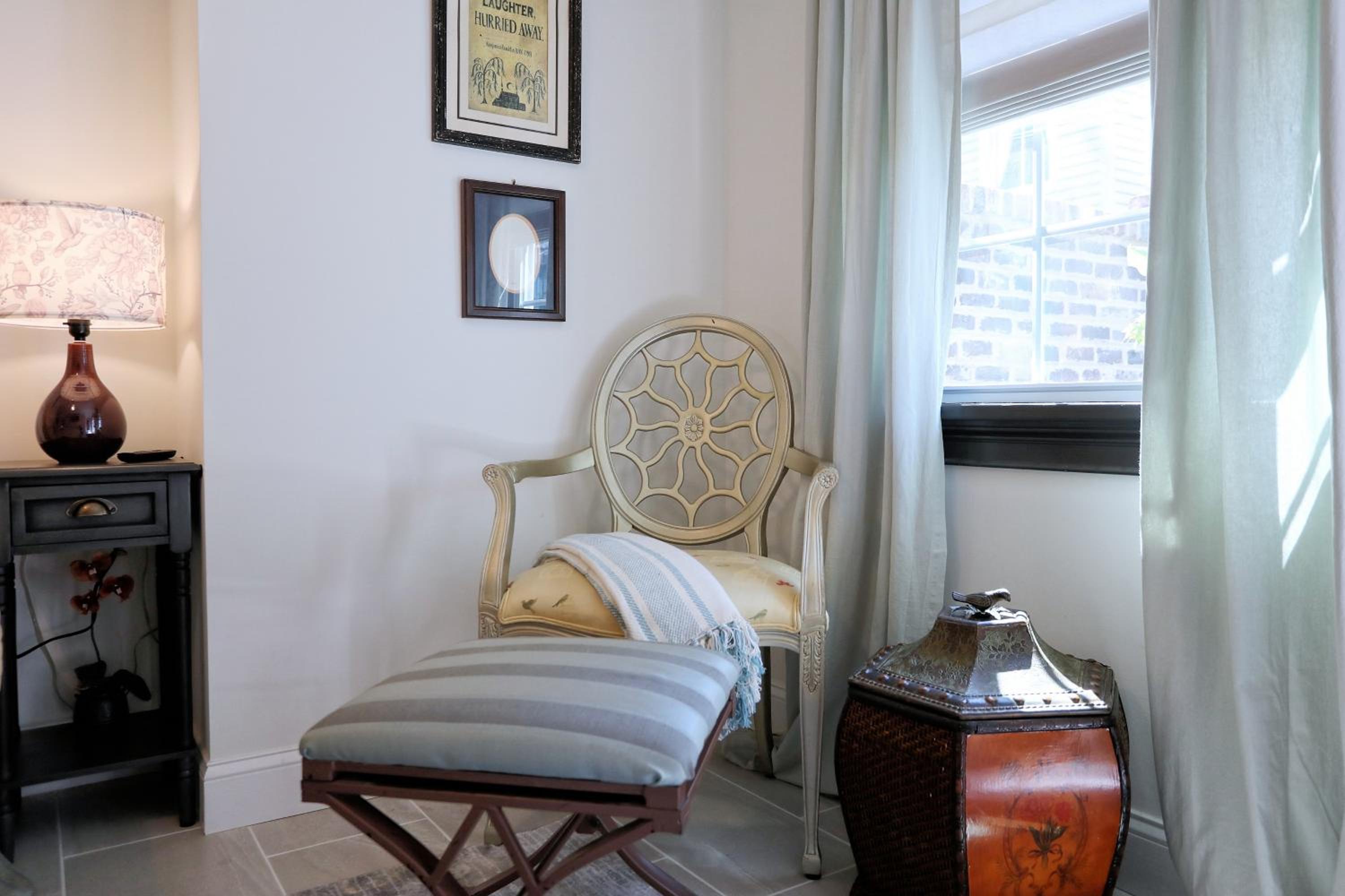 New! Historic 1bed/1bath Suite Steps to River St! view 3