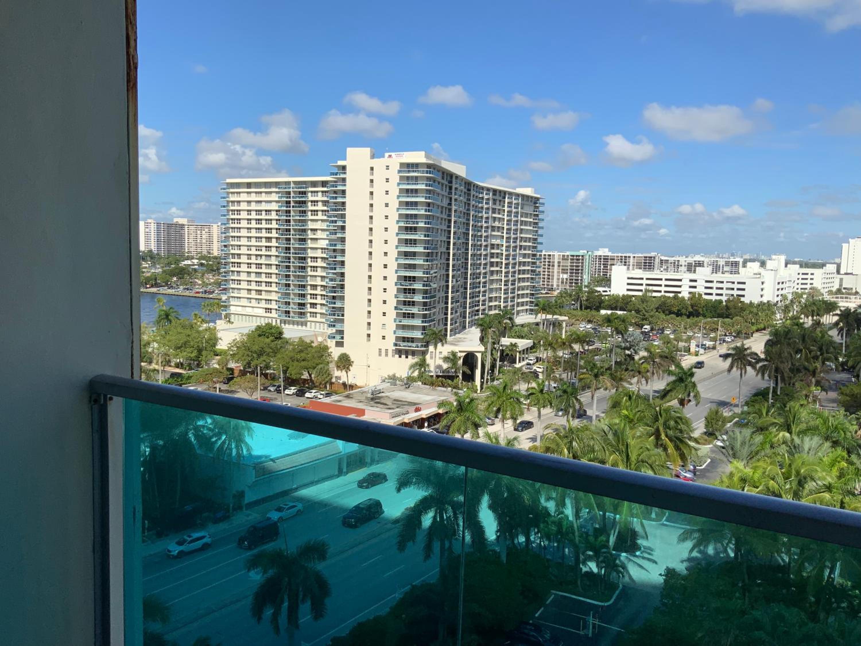 Cozy Ocean View Apartment by Miami Te Espera - Hallandale Beach 11E view 3
