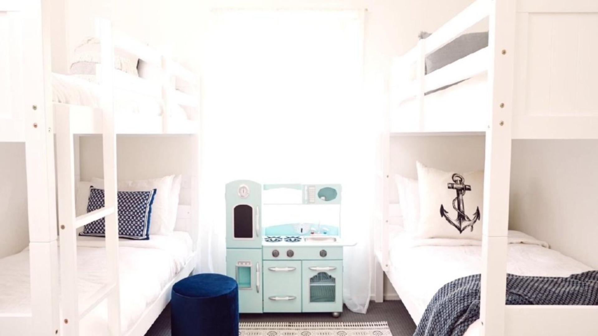 Pearl Beach Shack, walk to beach, pet friendly