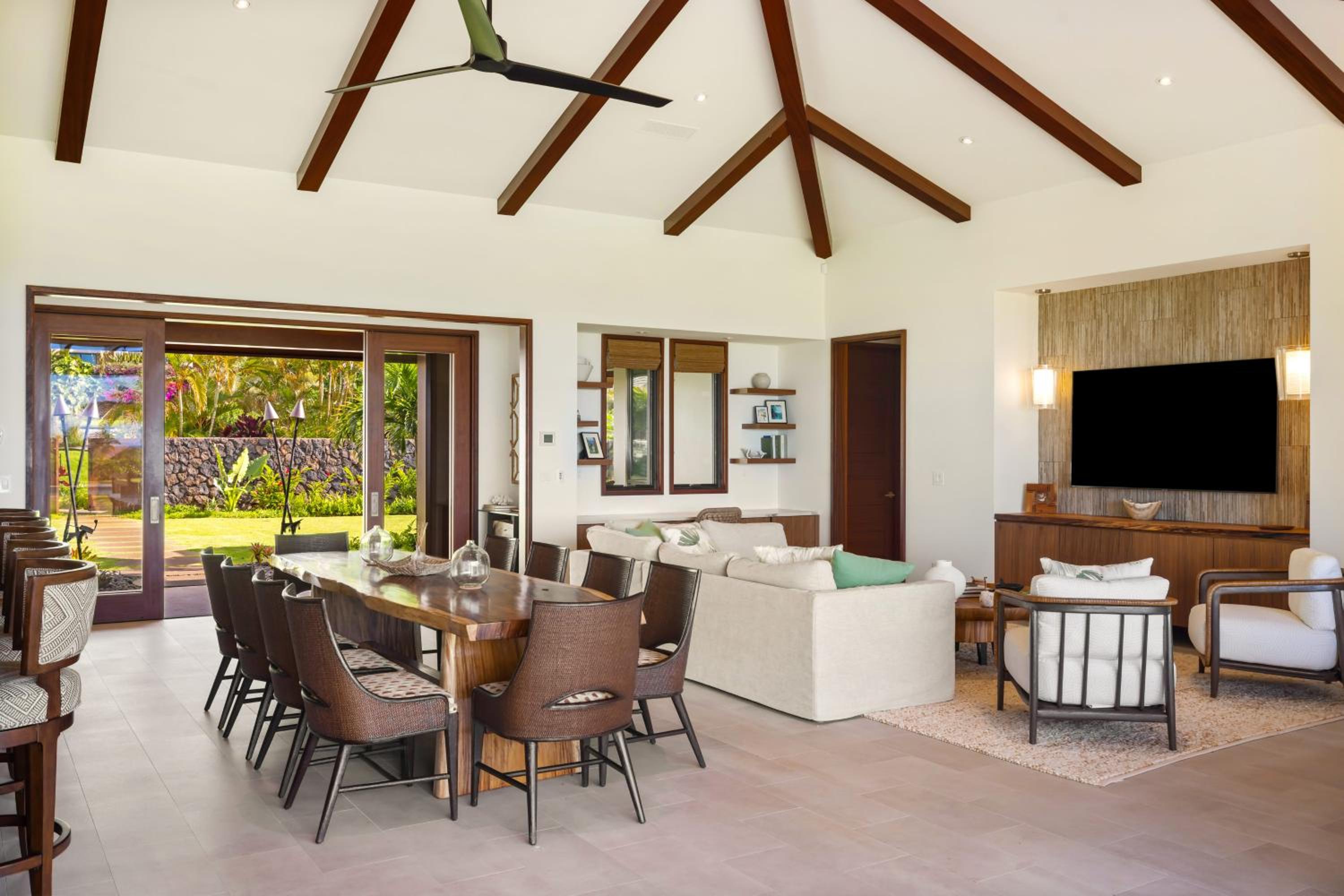 Luxury 5BR Vacation Home w Pool view 3