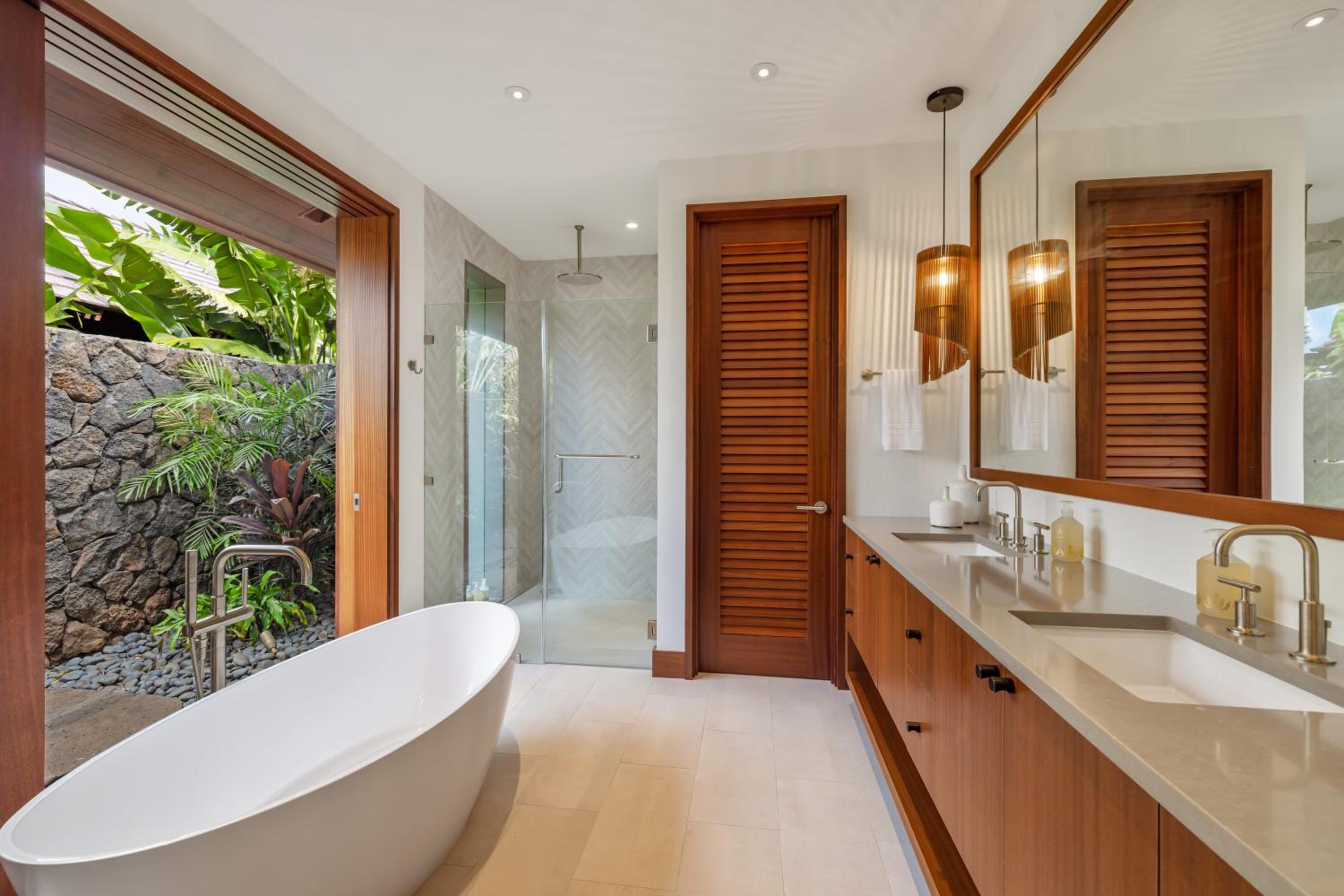 Luxury 5BR Vacation Home w Pool view 2