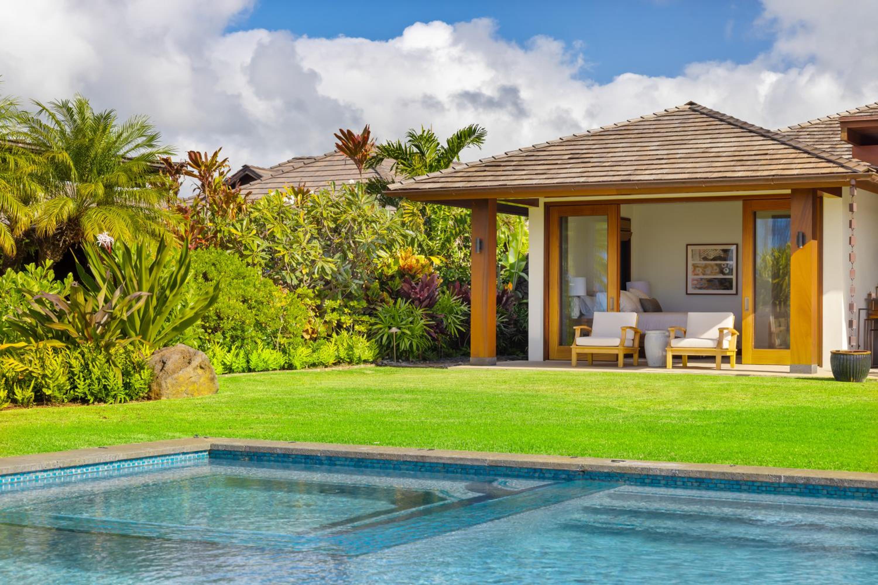 Luxury 5BR Vacation Home w Pool view 4
