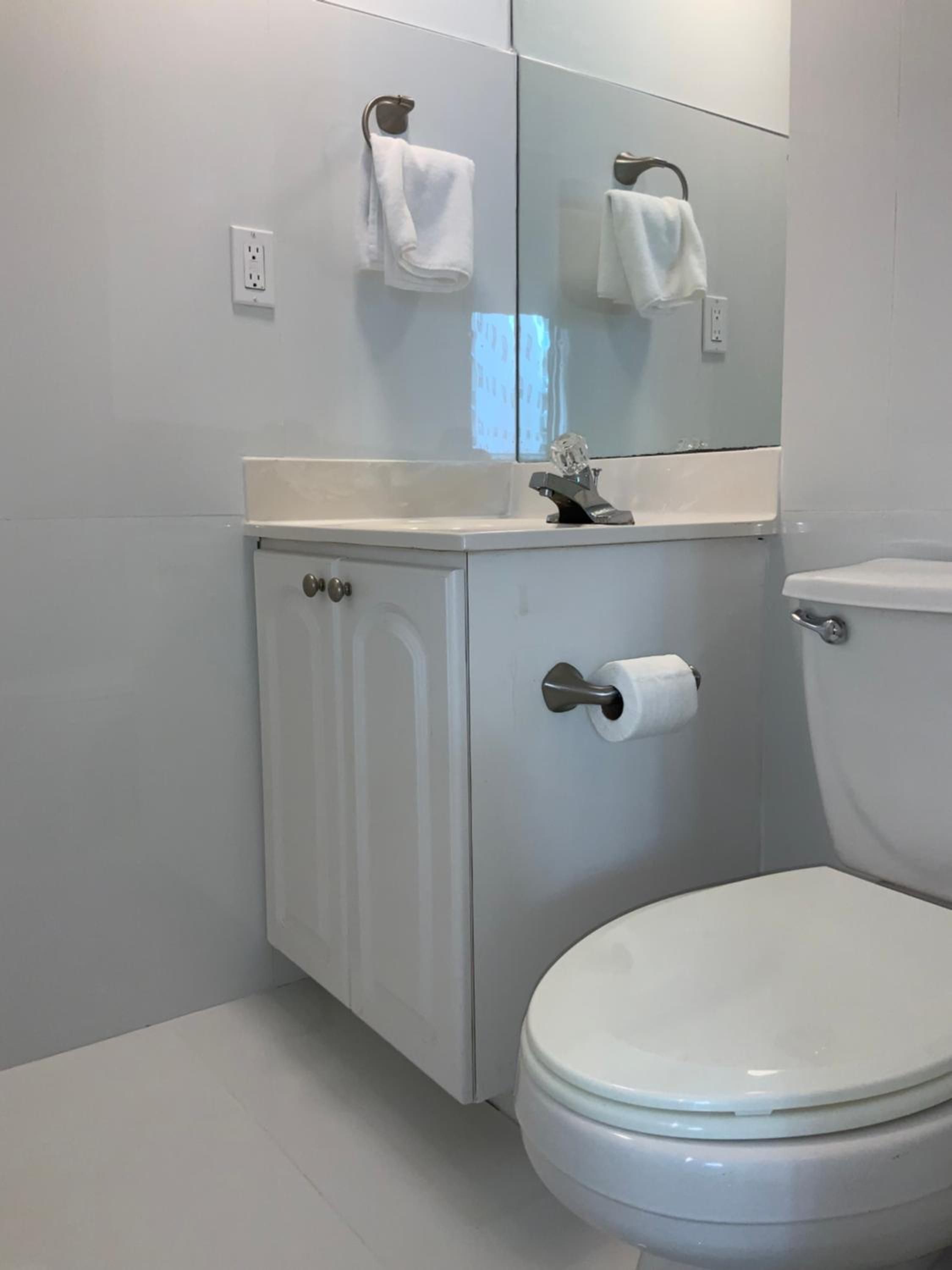 Modern Ocean View Apartment by Miami Te Espera - HALLANDALE 9E