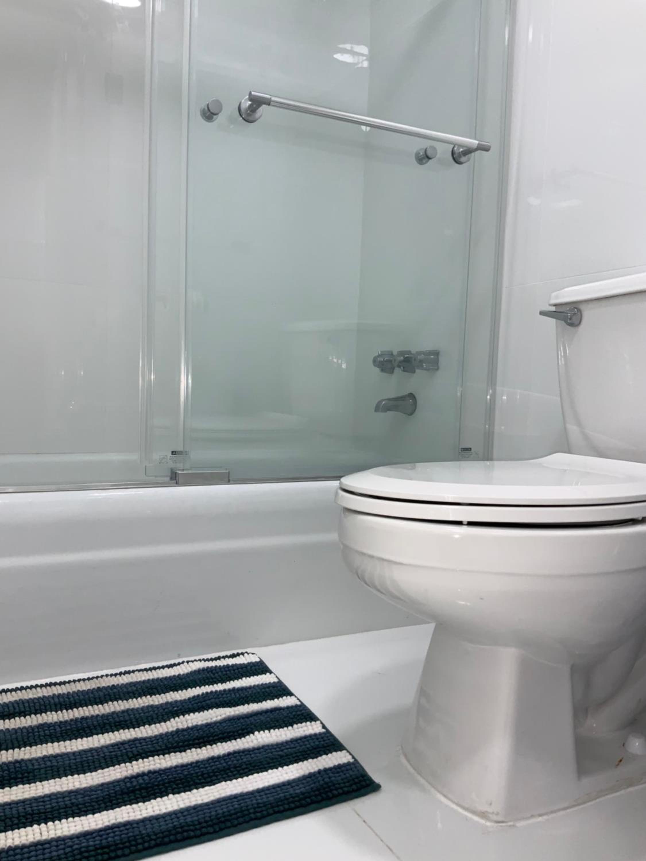 Modern Ocean View Apartment by Miami Te Espera - HALLANDALE 9E