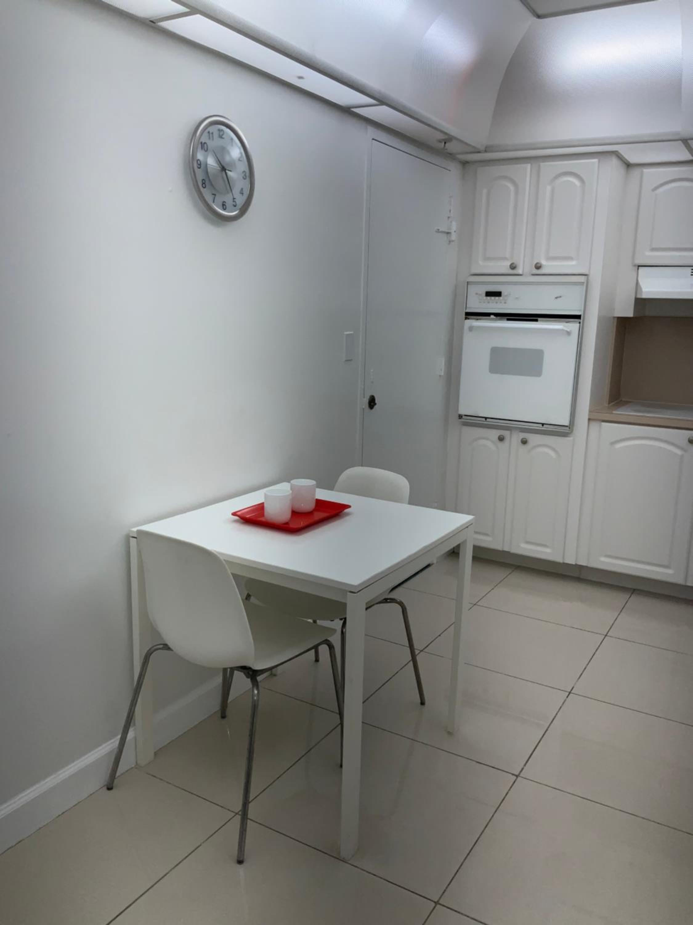 Modern Ocean View Apartment by Miami Te Espera - HALLANDALE 9E
