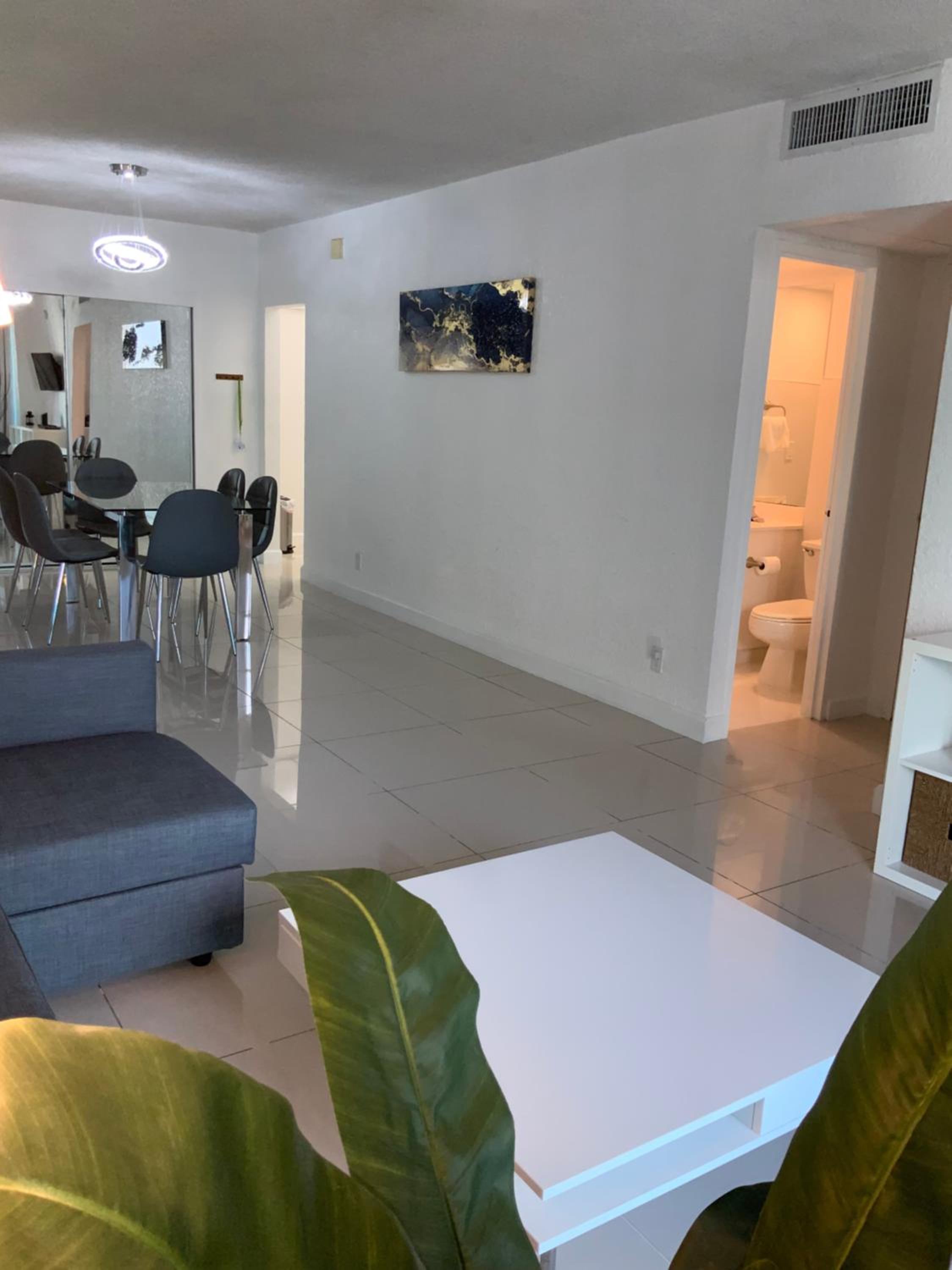 Modern Ocean View Apartment by Miami Te Espera - HALLANDALE 9E