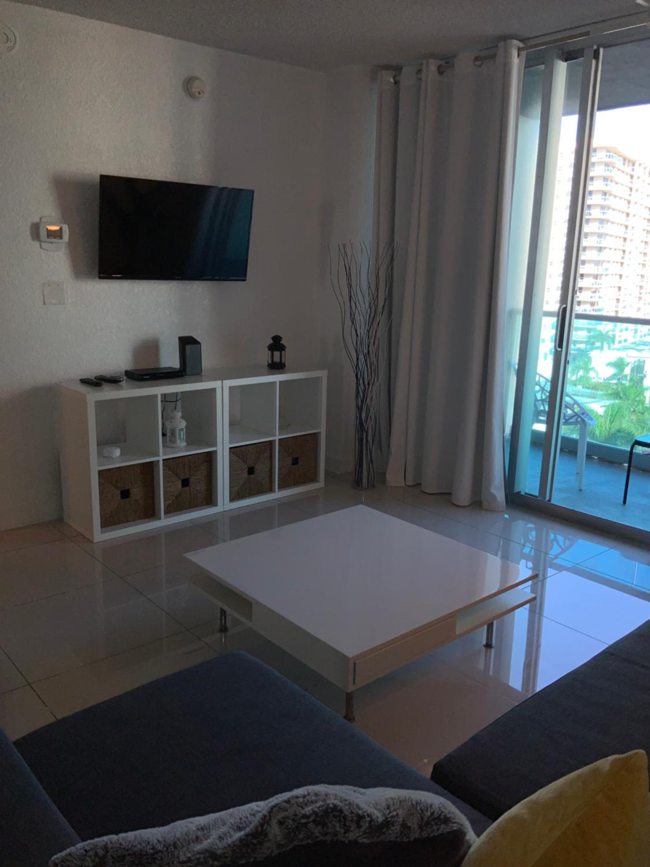 Modern Ocean View Apartment by Miami Te Espera - HALLANDALE 9E