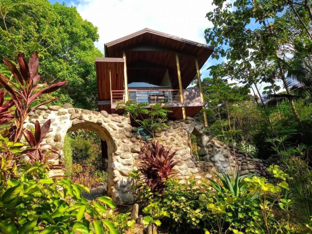 Sloth Premium Riverfront Jungle Villa with Jacuzzi and Pool