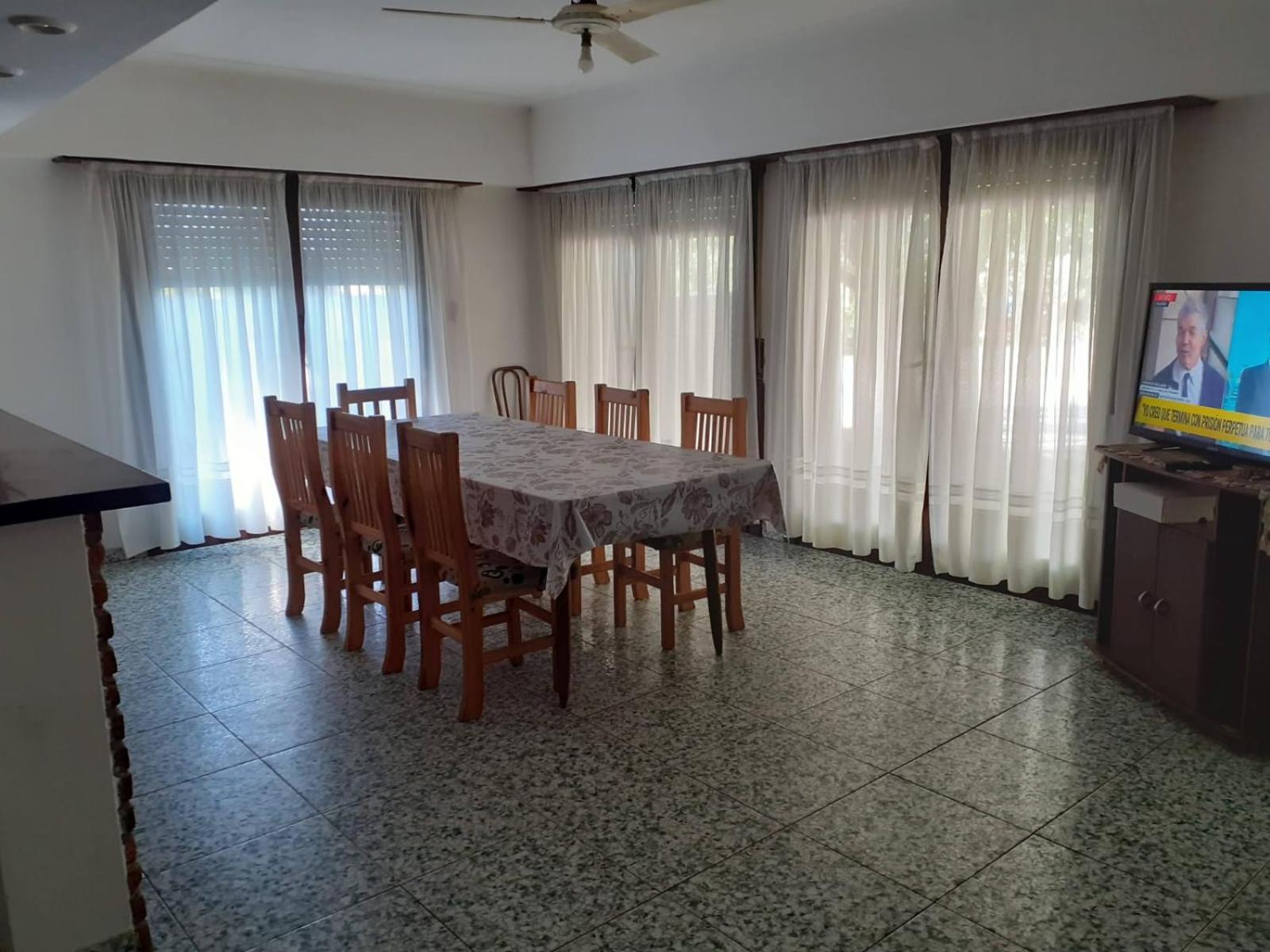 Casa Grande en Necochea, Proxima a la Playa