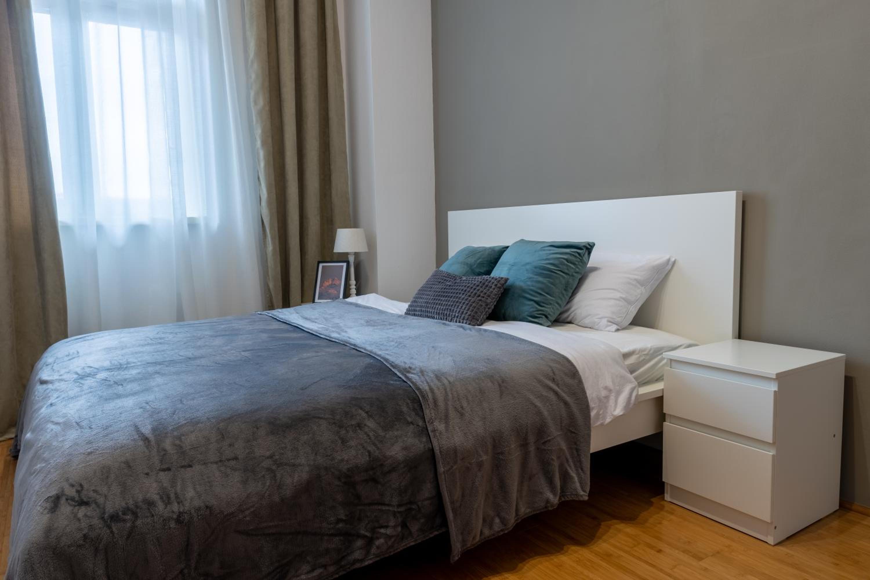 Old Town's Legend: City center condo with balcony view 2