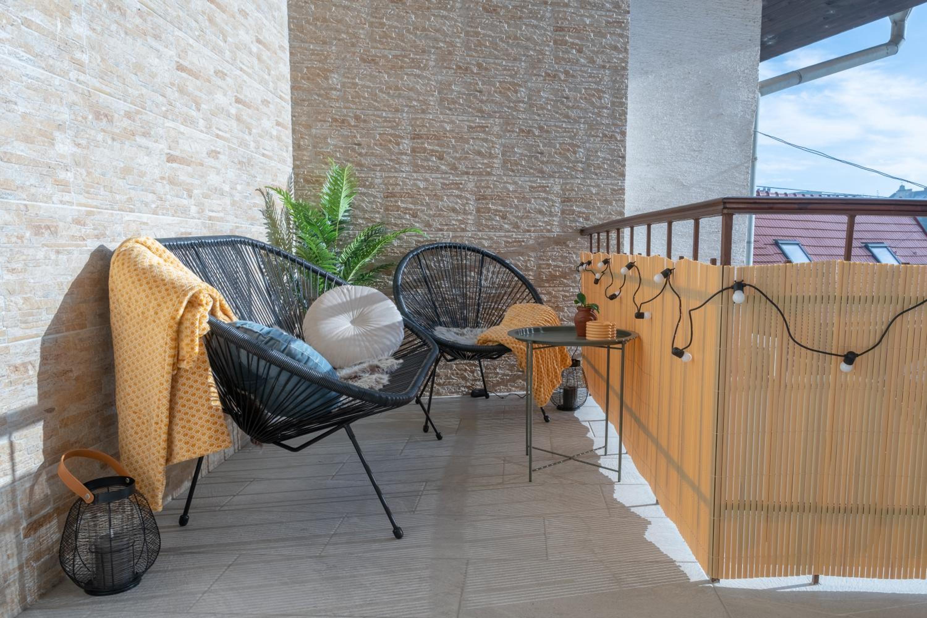 Old Town's Legend: City center condo with balcony view 4