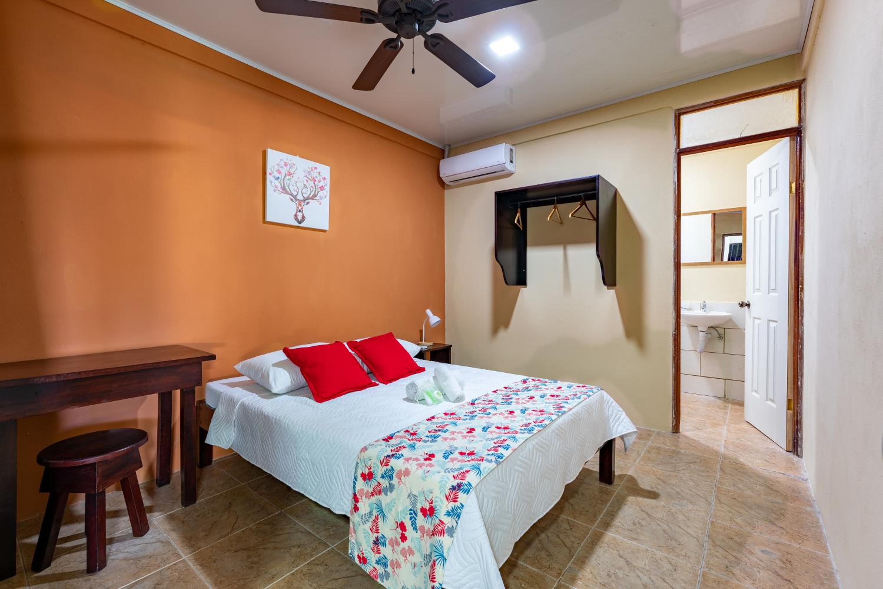 Hotel El Cocobolo Food&Rest Room 4 B&B WiFi AC Pkg Free Swimmingpool
