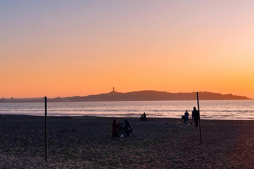 Departamento de 3 dormitorios a pasos Av. del Mar.
