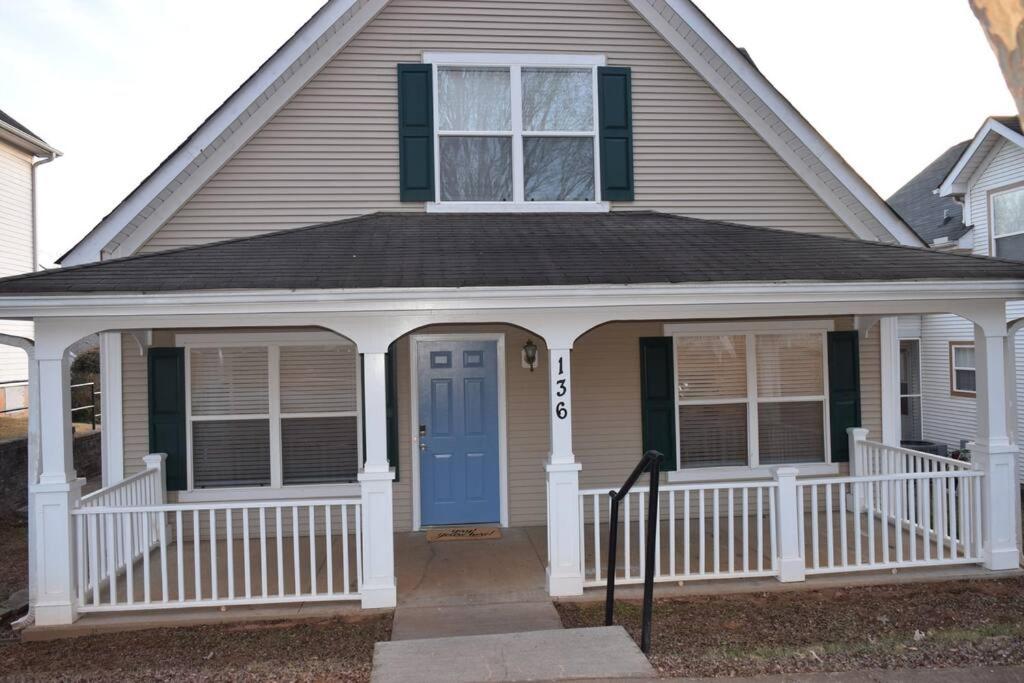 Home In Greenville 4 bedrooms, 4 beds, 2 baths