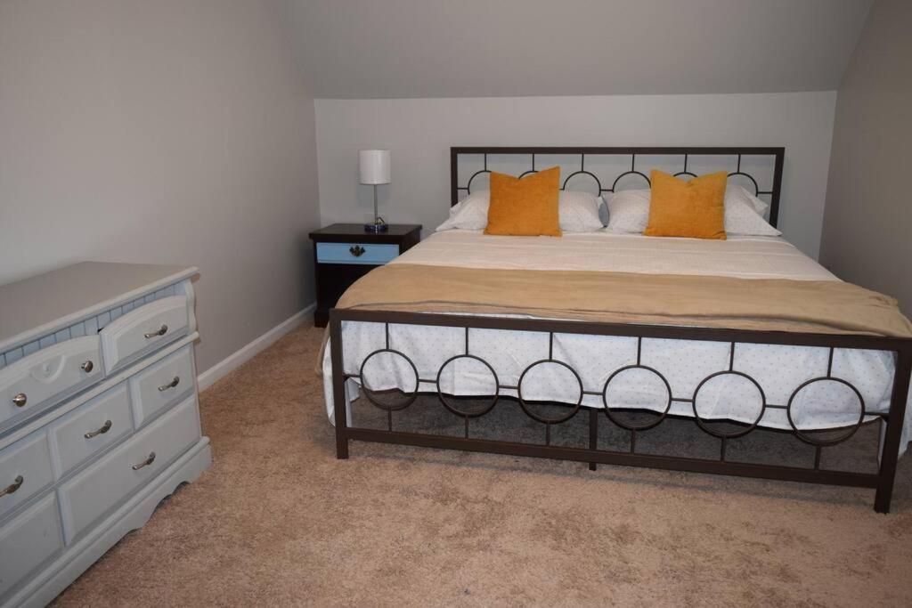 Home In Greenville 4 bedrooms, 4 beds, 2 baths