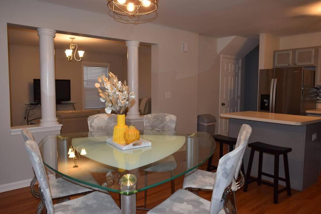 Home In Greenville 4 bedrooms, 4 beds, 2 baths