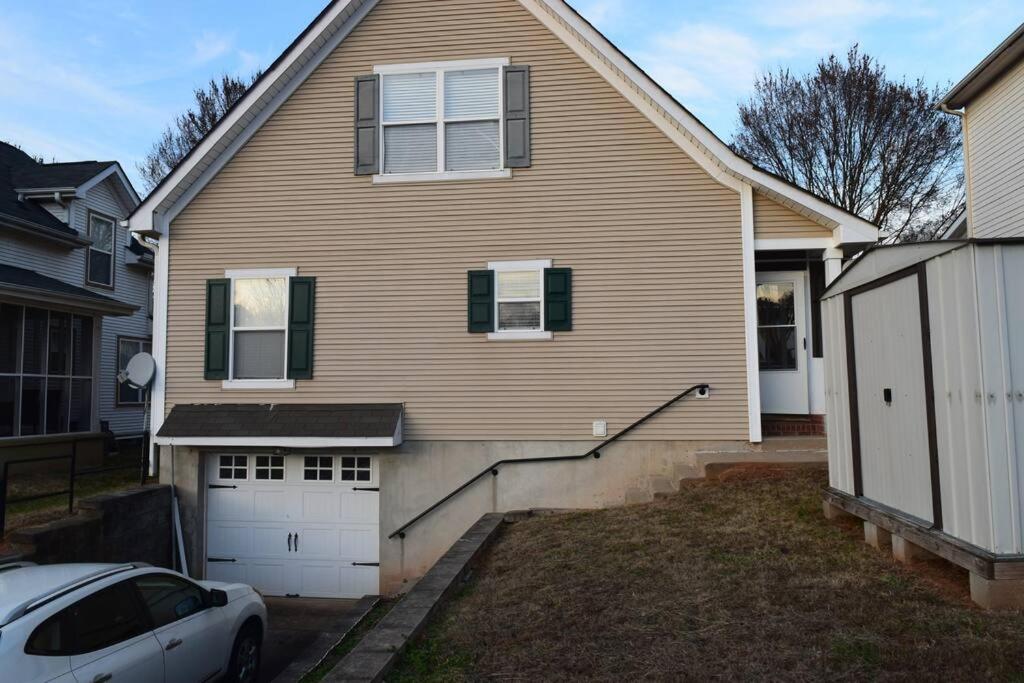 Home In Greenville 4 bedrooms, 4 beds, 2 baths