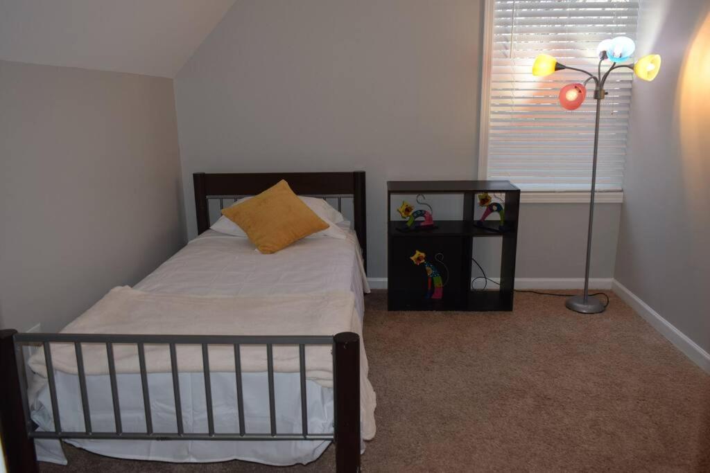 Home In Greenville 4 bedrooms, 4 beds, 2 baths