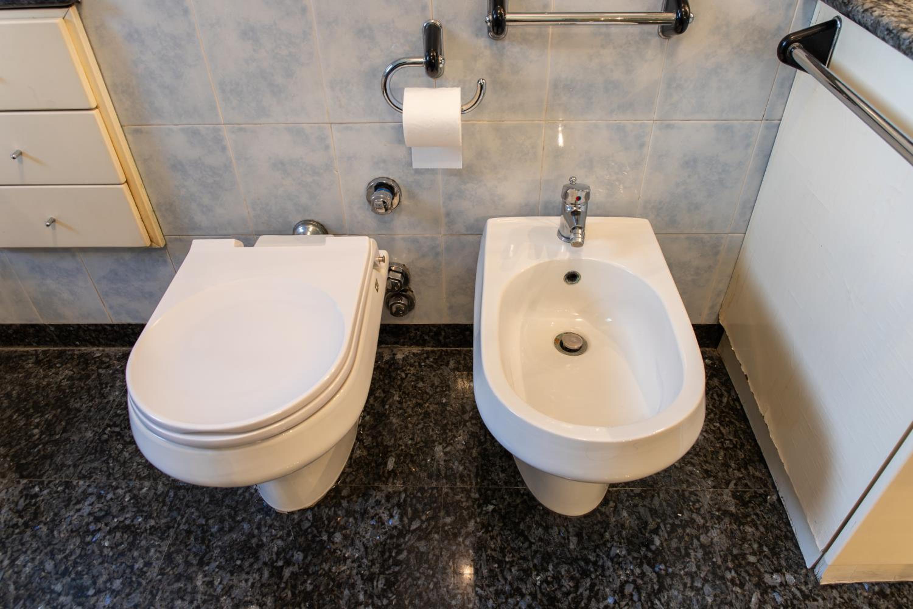 Ampio appartamento con terrazzo, 3 camere e 2 bagni a 2 passi dalla metro